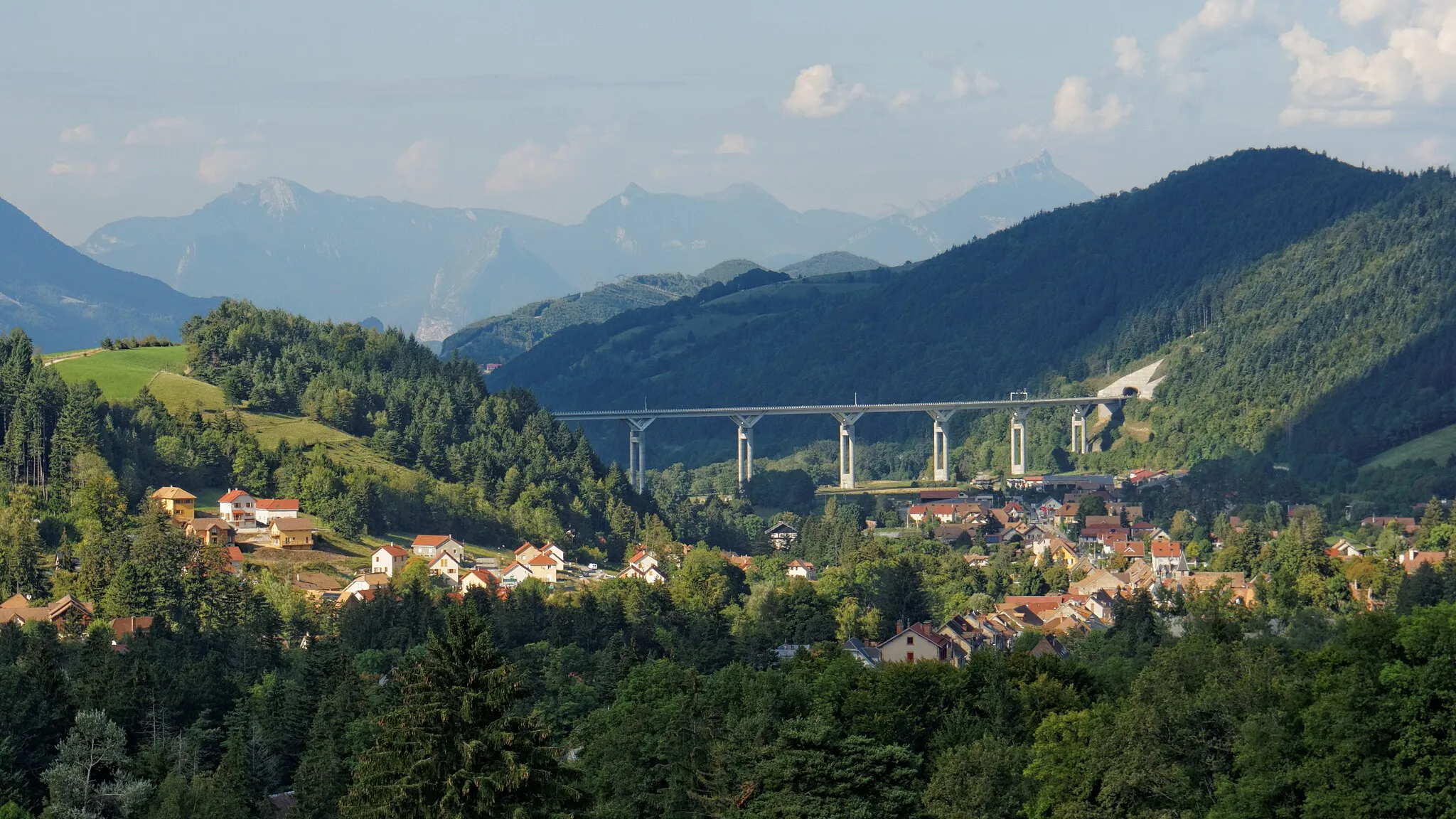 Photo showing: Le viaduc et le village de Monestier-de-Clermont