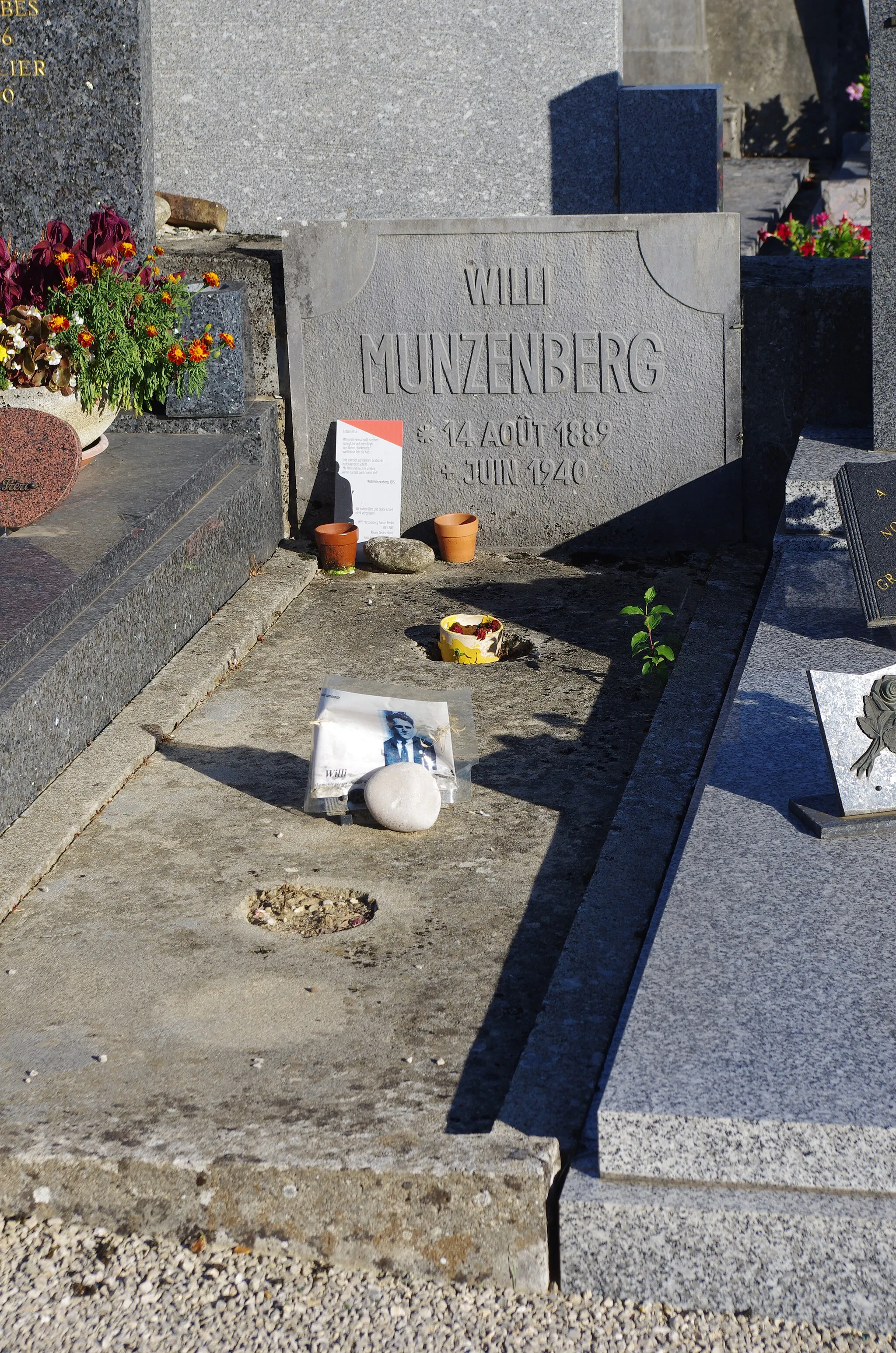 Photo showing: Grave Of Willi Münzenberg On The Cemetery Of F-38160 Montagne, Isère, France