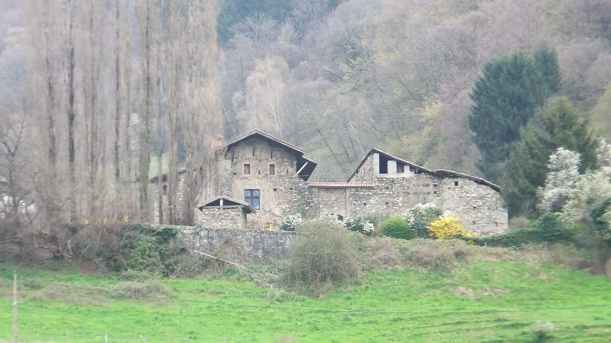 Photo showing: Ancienne maison forte des Guiffrey de Boutières, XVIe siècle. Le chevalier Guigues Guiffrey était lieutenant de Bayard et s'est ensuite illustré à la bataille de Cérisoles, le 11 avril 1544.