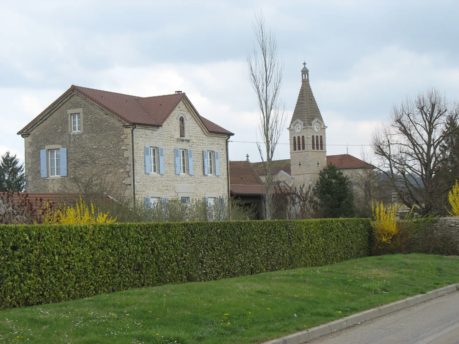 Photo showing: village d optevoz eglise