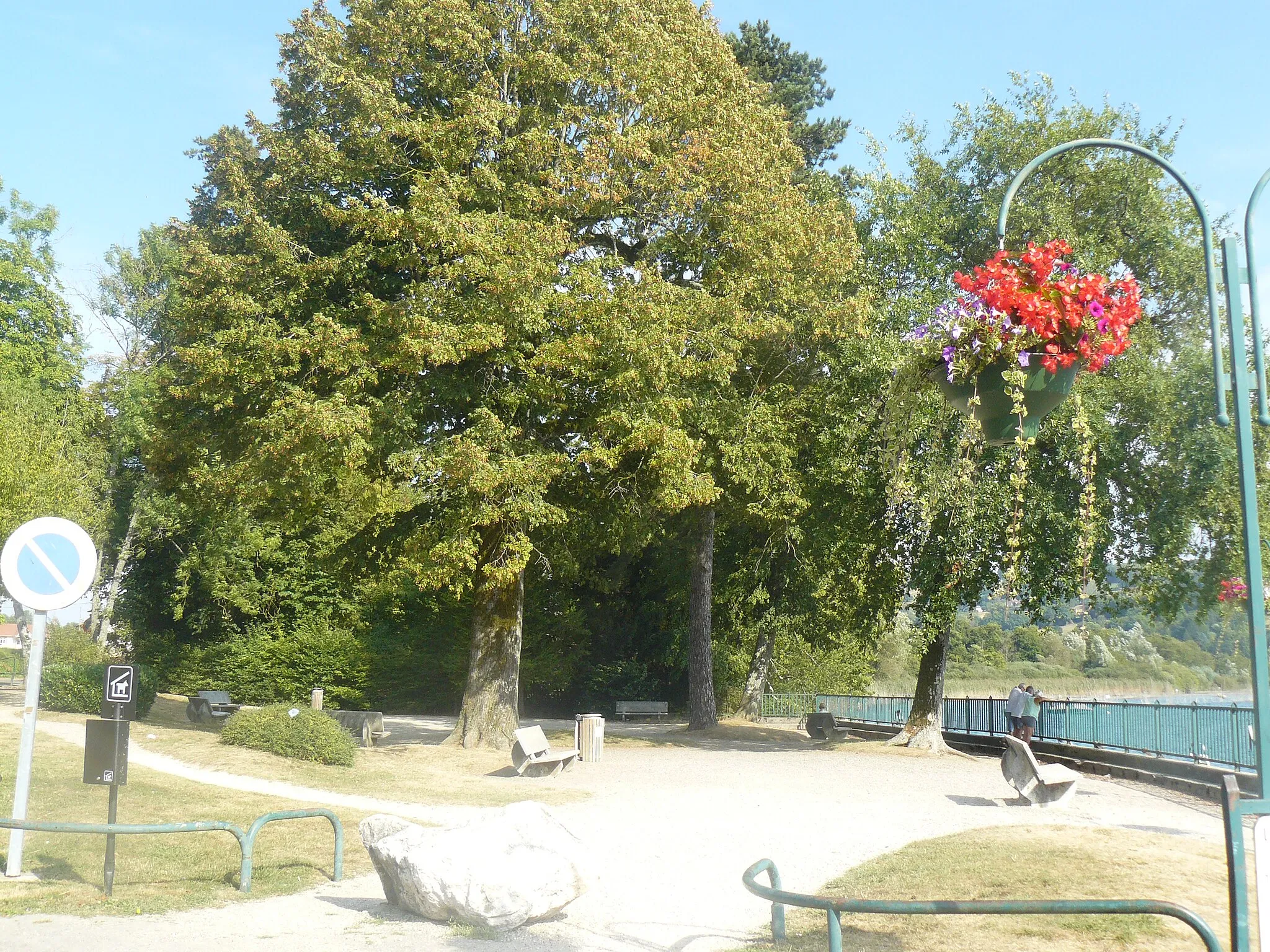 Photo showing: Le parc du petit port de PALADRU