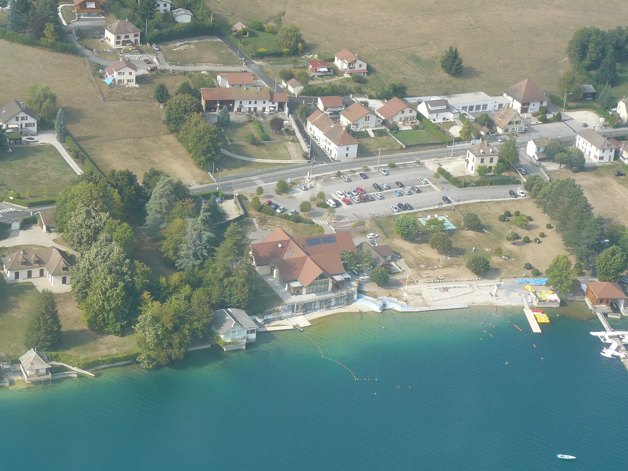 Photo showing: La plage de Paladru au bord du lac du même nom