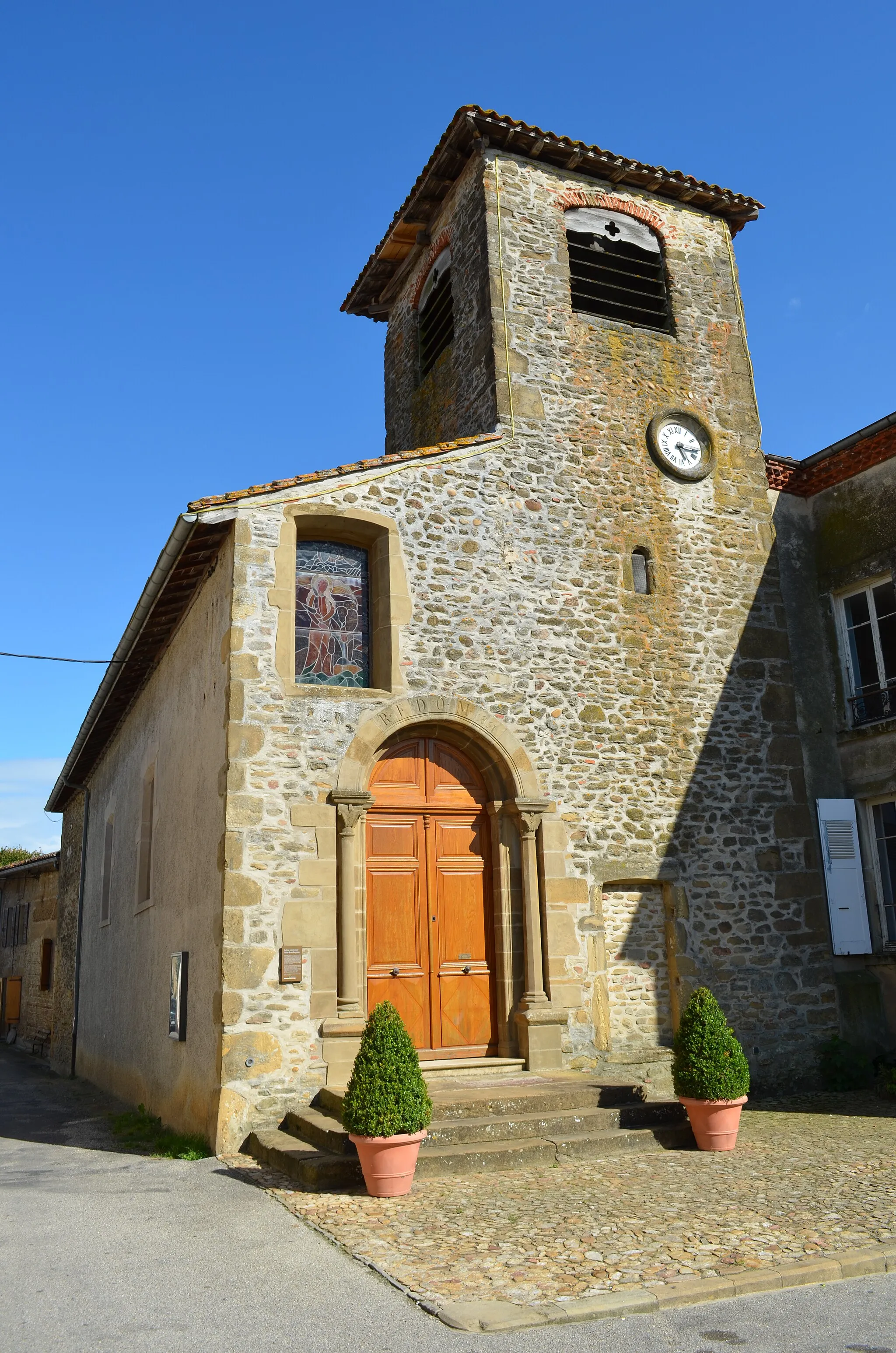 Photo showing: Façade de l'église de Revel à Revel-Tourdan, Isère (France).