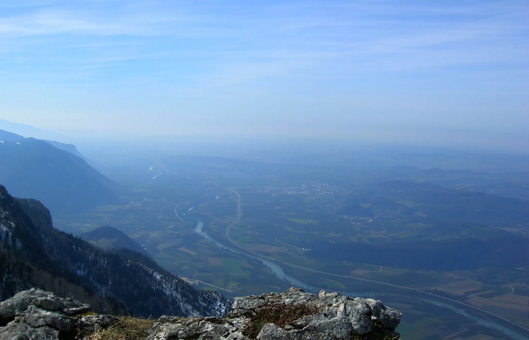 Photo showing: panorama depuis La Cheminée sur la Vallée de l'Isère, commune de Autrans, Isère, France. Rando Autrans > pré de Gève > la cheminée > Bec de l'Orient.