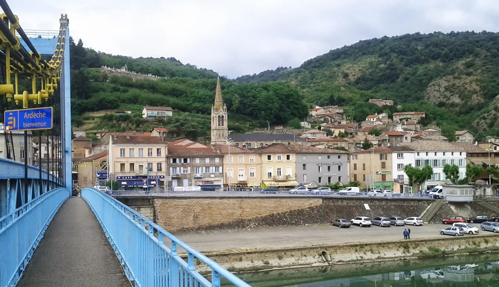 Photo showing: Serrières, Ardèche, et son cimetière