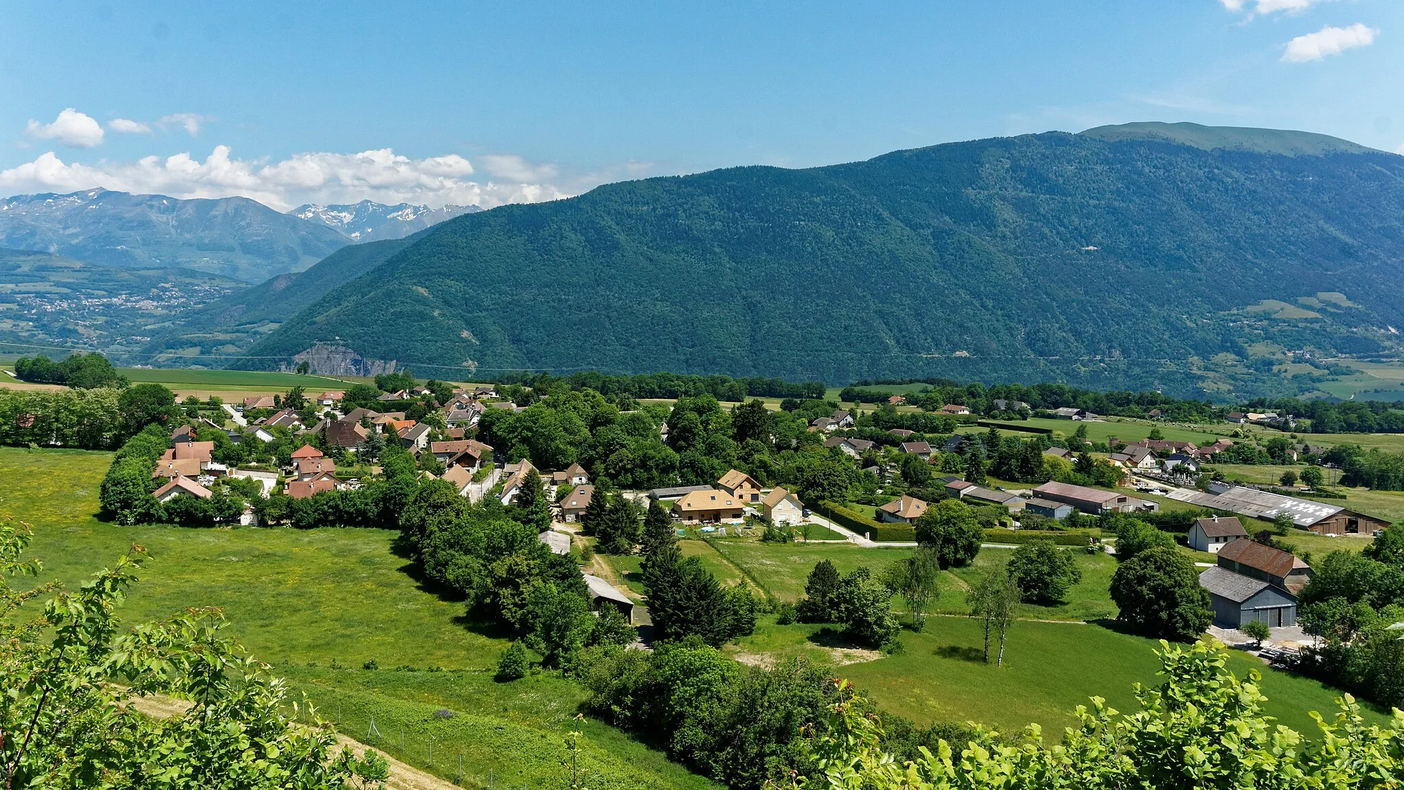 Photo showing: Le village de Sinard vu depuis la D110