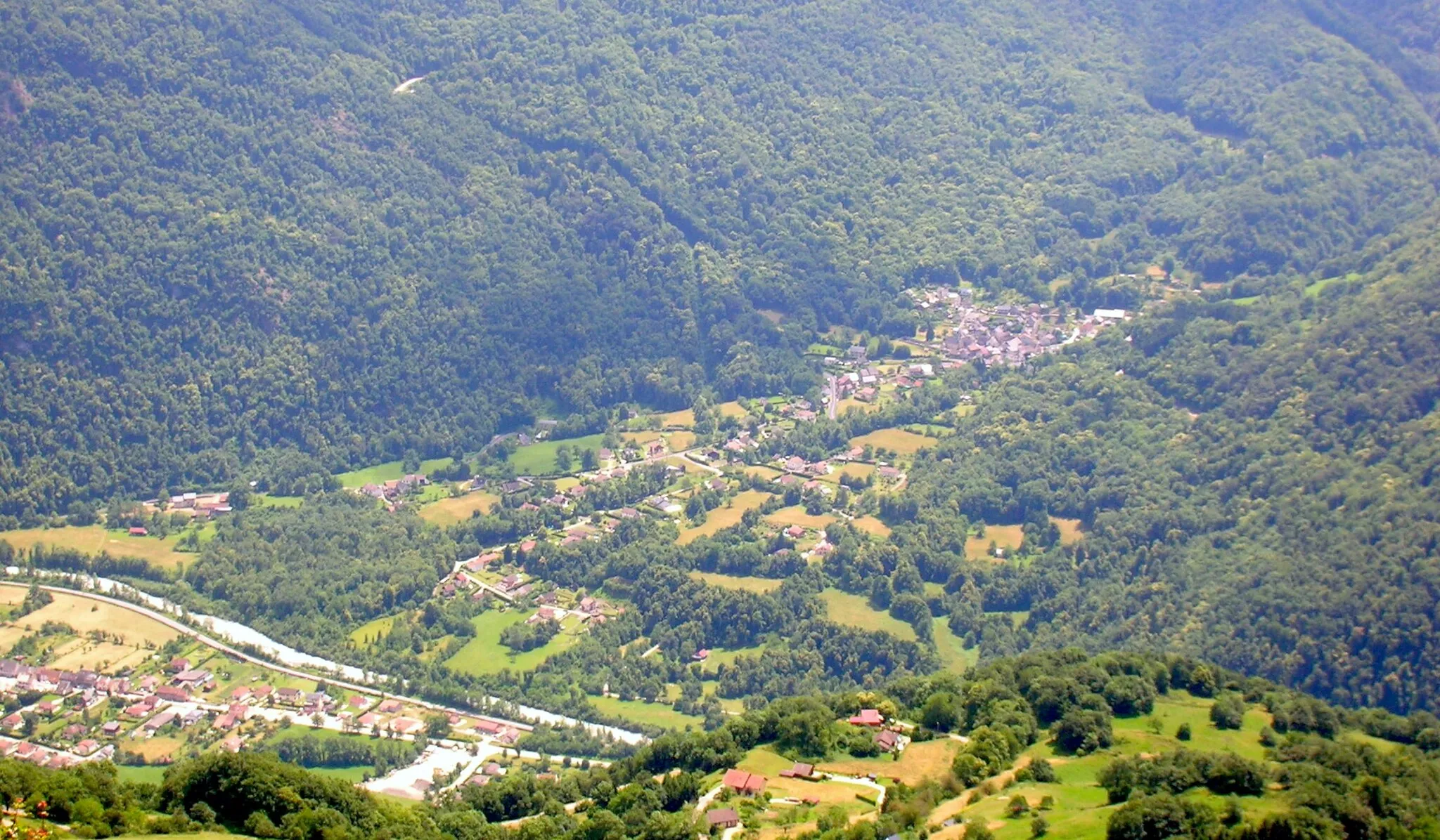 Photo showing: Saint-Barthélemy-de-Séchilienne. panorama depuis le Col de la Madelaine sur la vallée de La Romanche.