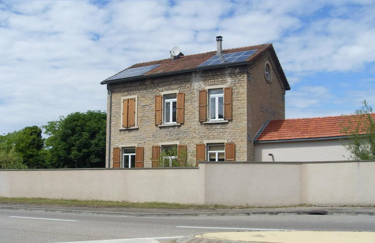 Photo showing: Ancienne gare du Chemin de fer de l'Est de Lyon à Saint-Hilaire-de-Brens.