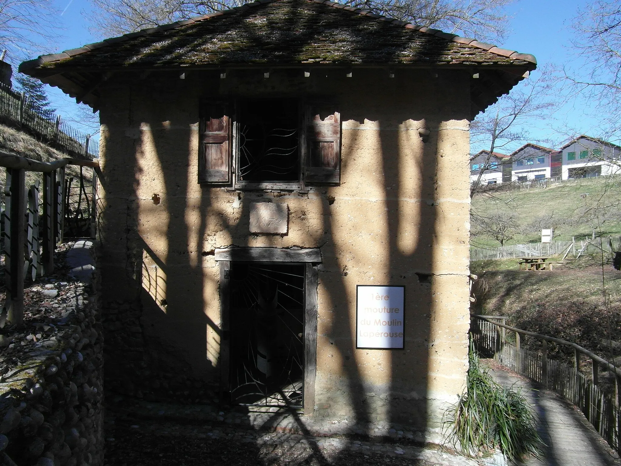 Photo showing: Le Moulin de La Pérouse à Saint-Ondras en mars 2019