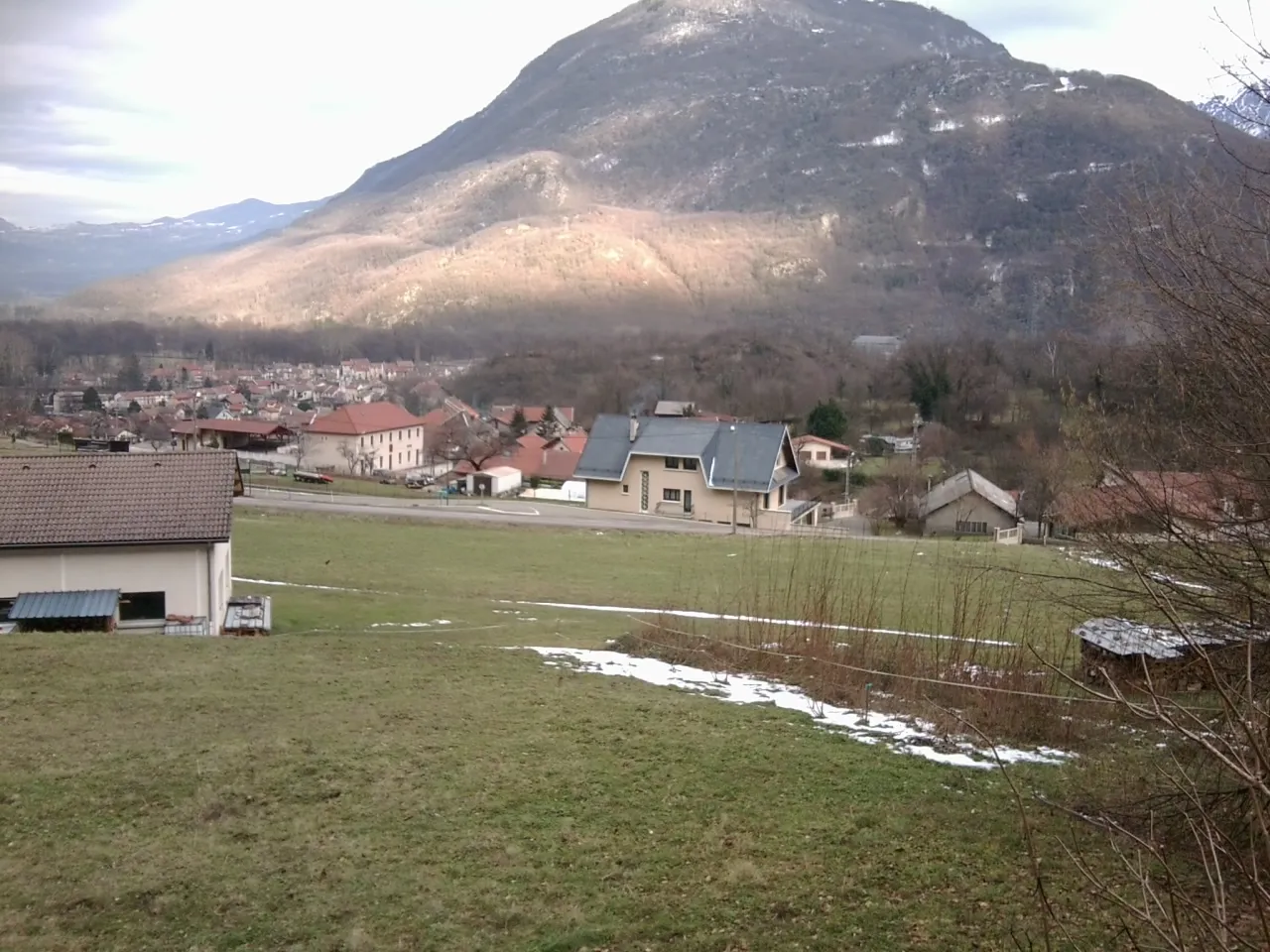 Photo showing: Saint-Pierre-de-Mésage (38) : Vue générale de la commune.