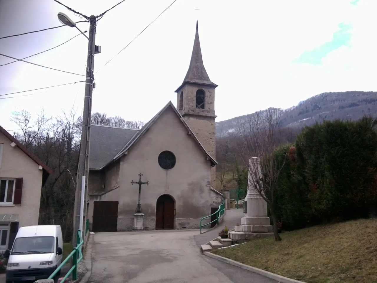 Photo showing: Saint-Pierre-de-Mésage (38) : L'église Sainte-Marie.