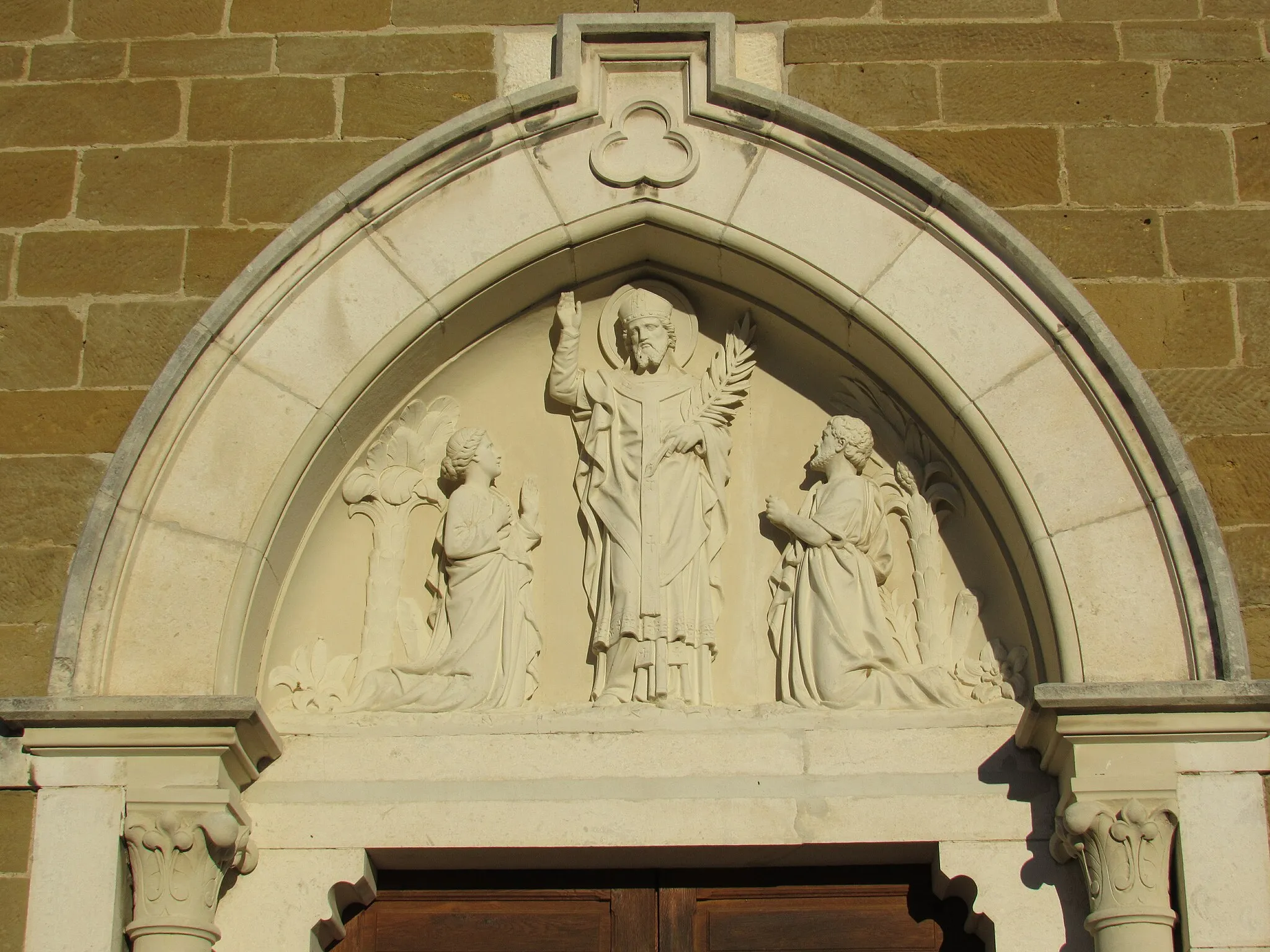 Photo showing: Tympan du porche de l'église