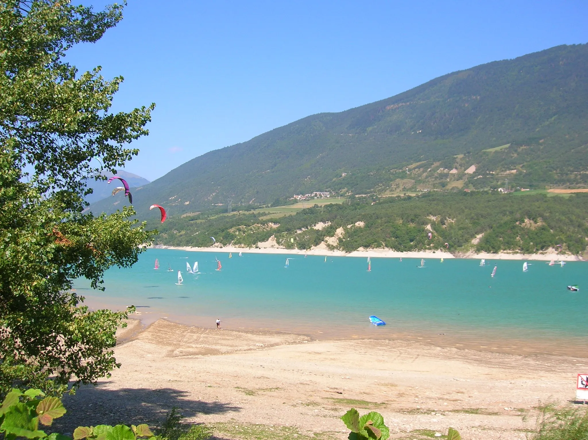 Photo showing: Lac de Monteynard, Spiaggia a Treffort. Sullo sfondo, Marcieu.