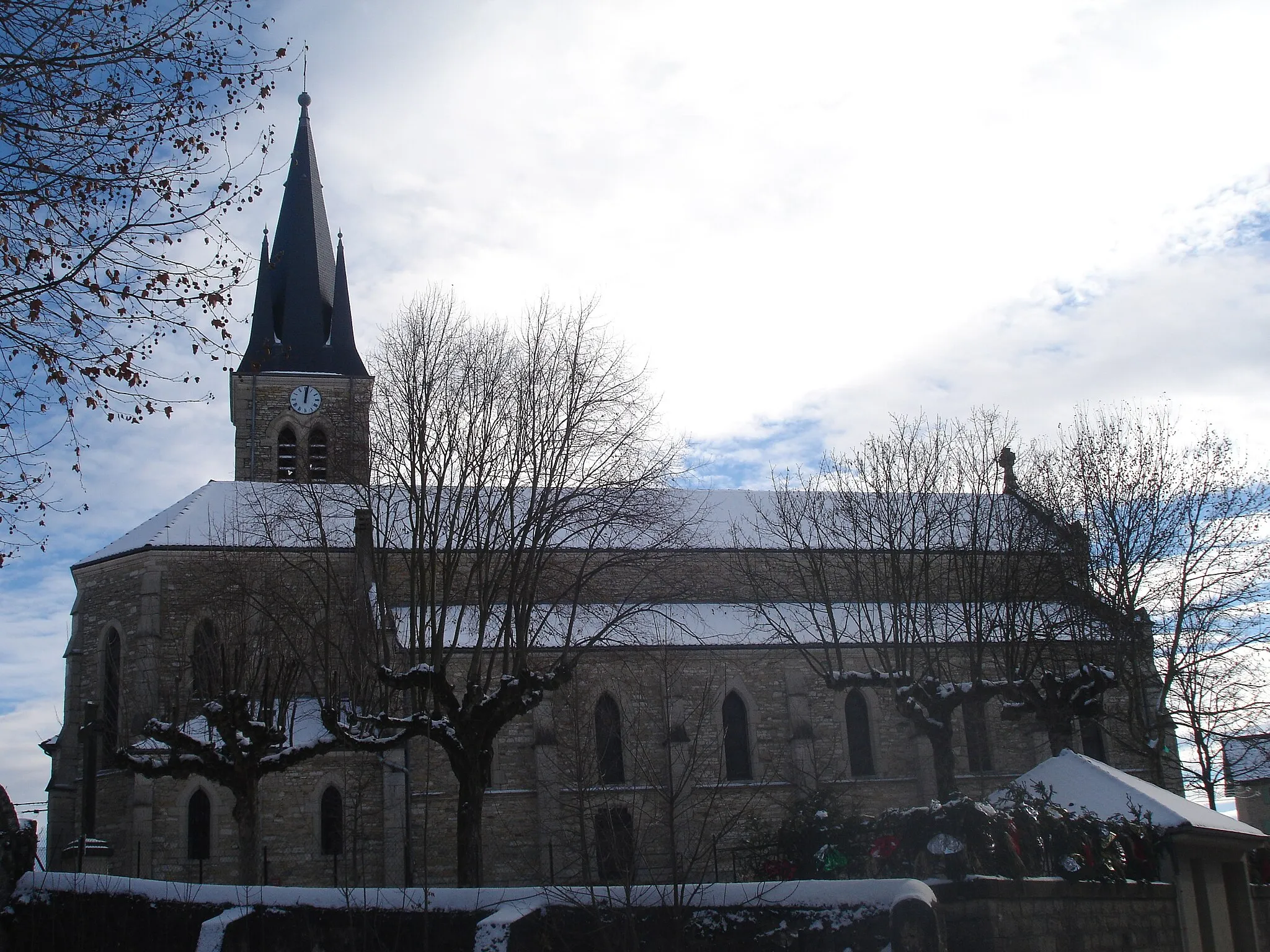 Photo showing: Trept (Isère) : l'église vue de profil