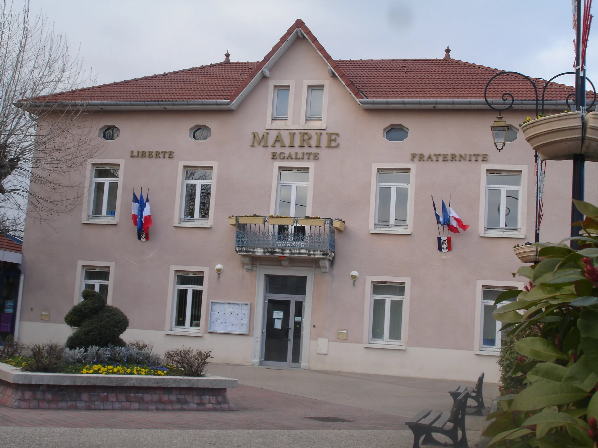 Photo showing: Valencin (38) : la mairie