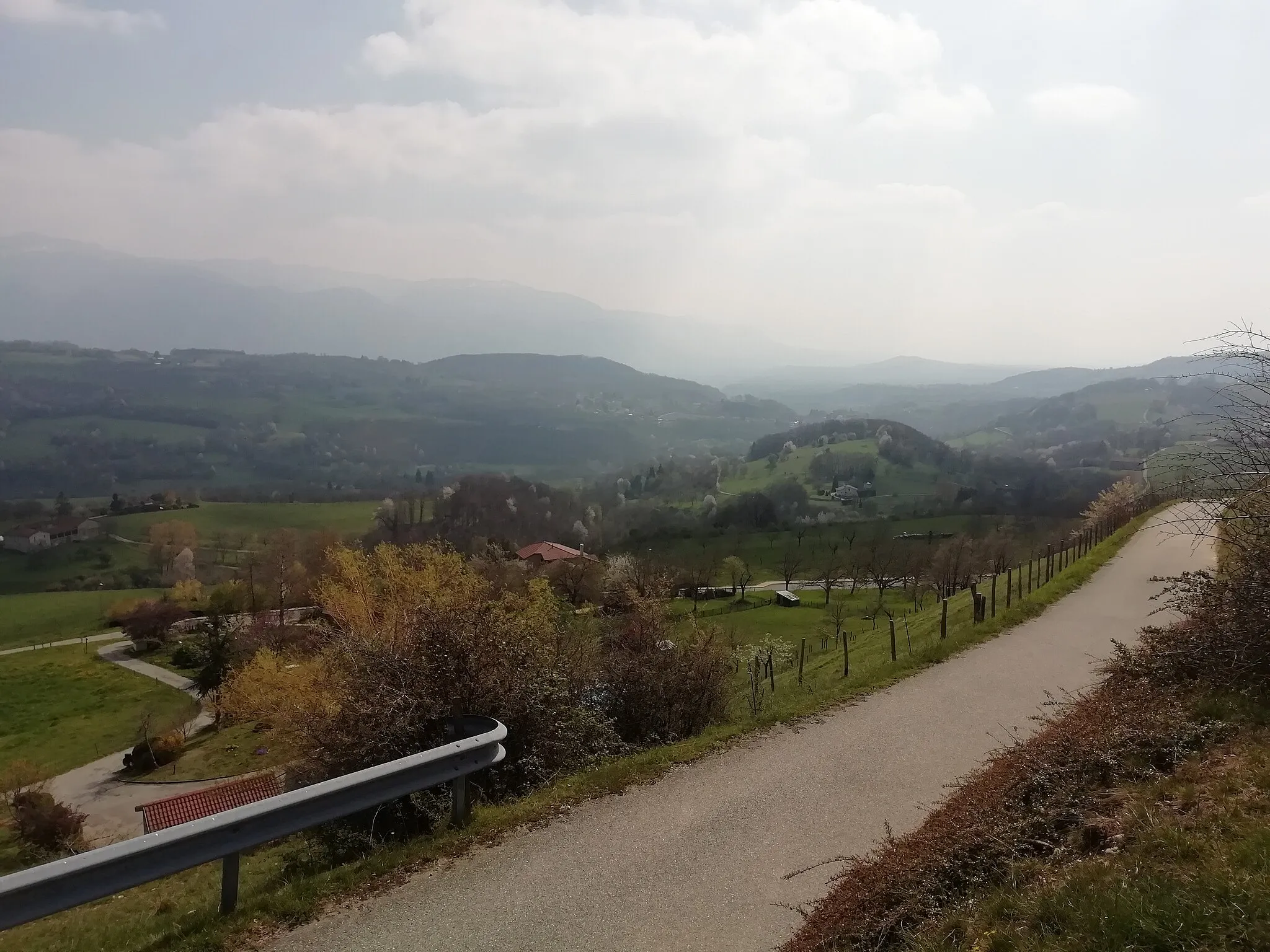 Photo showing: Circuit des "sculptures aux 4 vents". Vatilieu, Isère, AuRA, France.