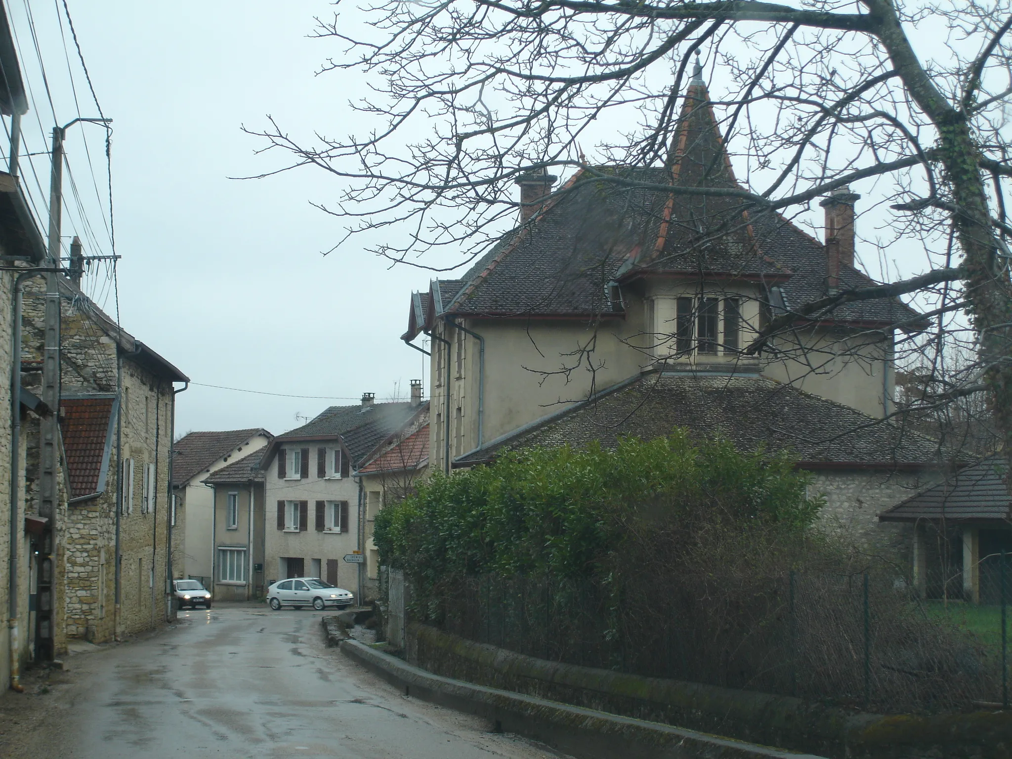 Photo showing: Vénérieu (38) : le centre du village