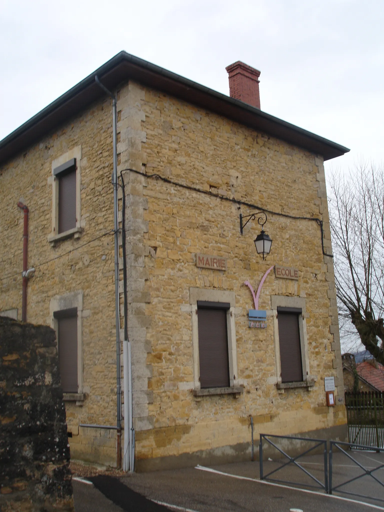 Photo showing: Vénérieu (38) : La mairie