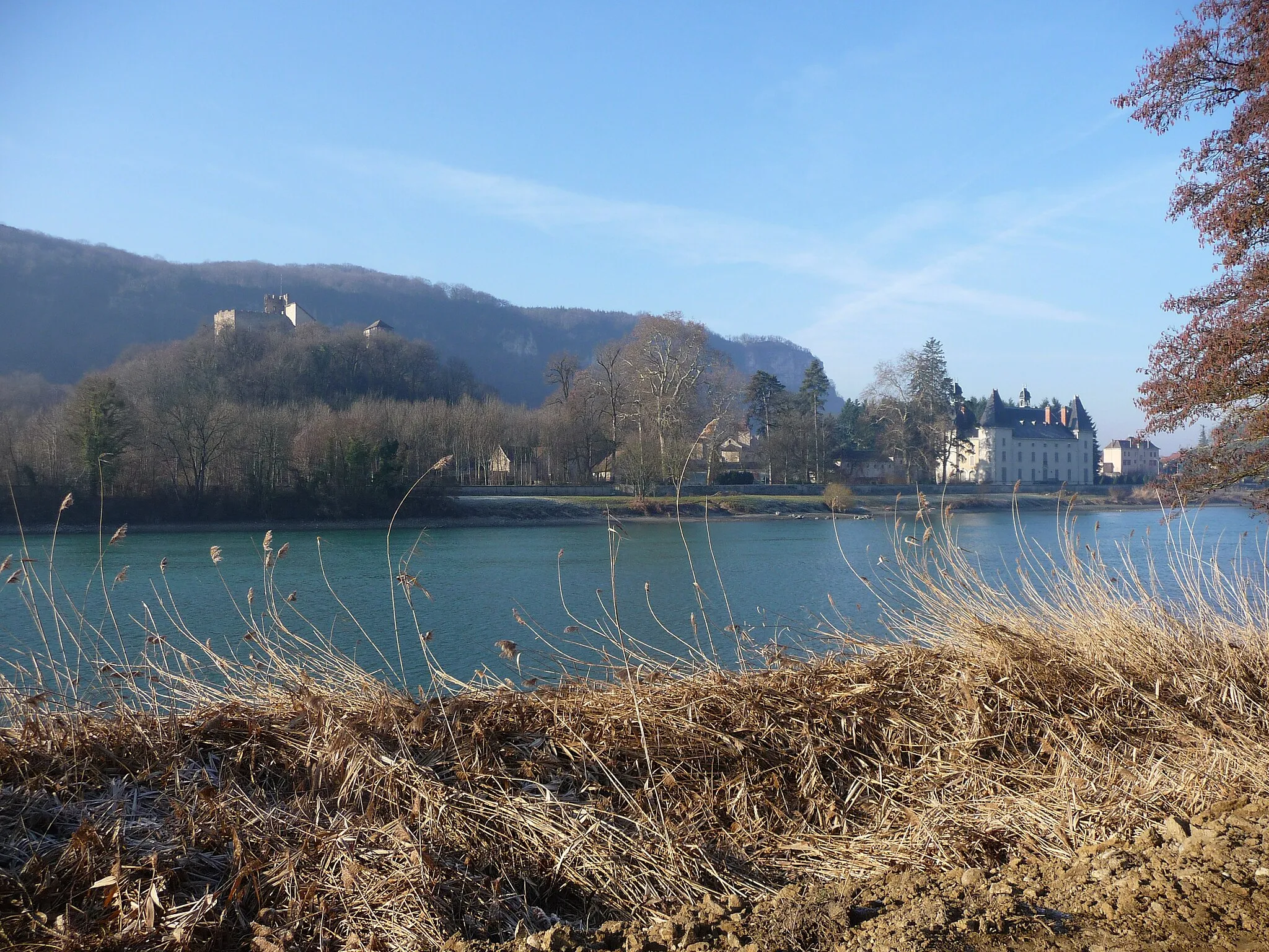 Photo showing: Châteaux vieux et neuf de Vertrieu (Isère).