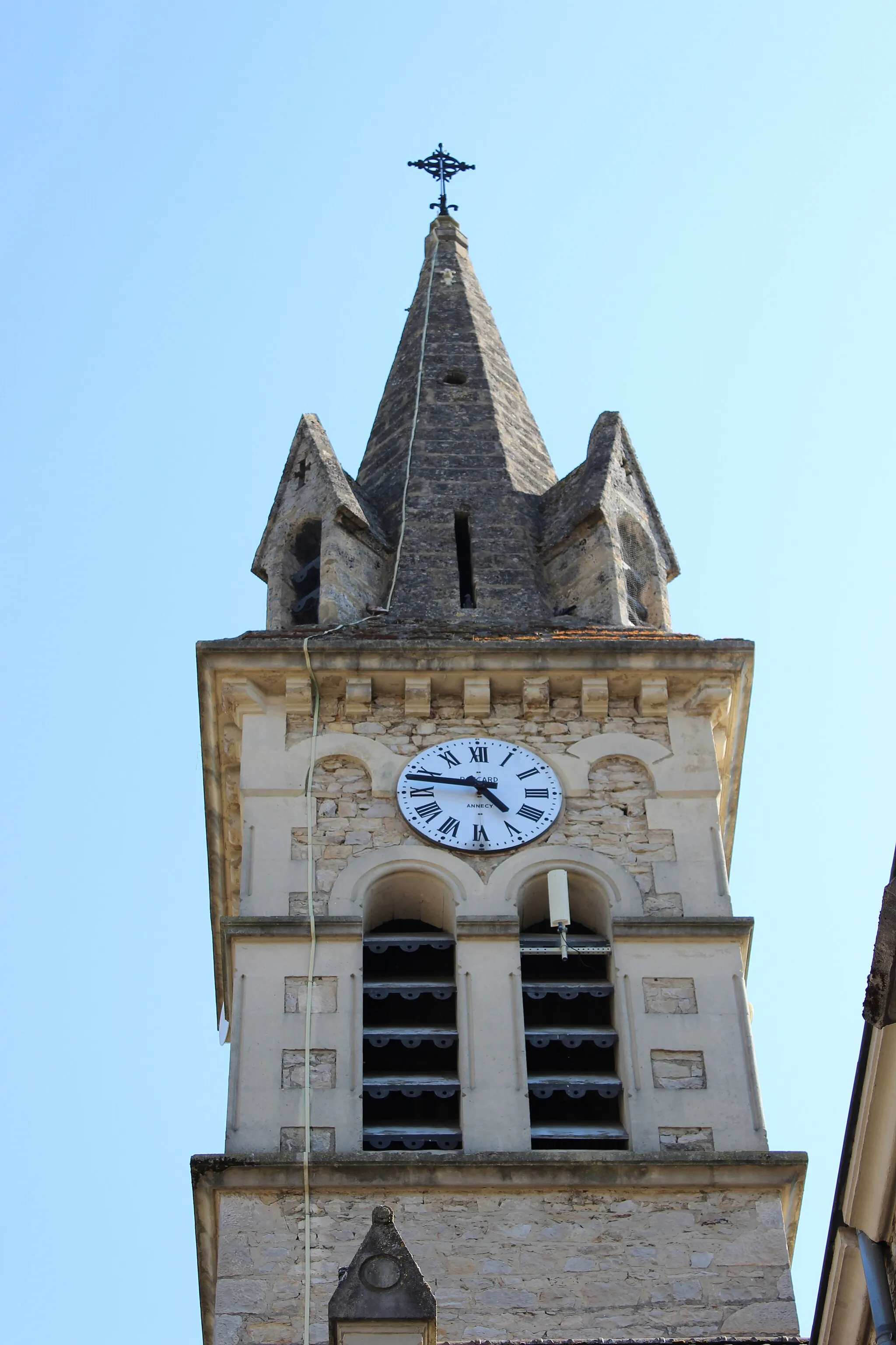 Photo showing: Détail du clocher de Veyssilieu.