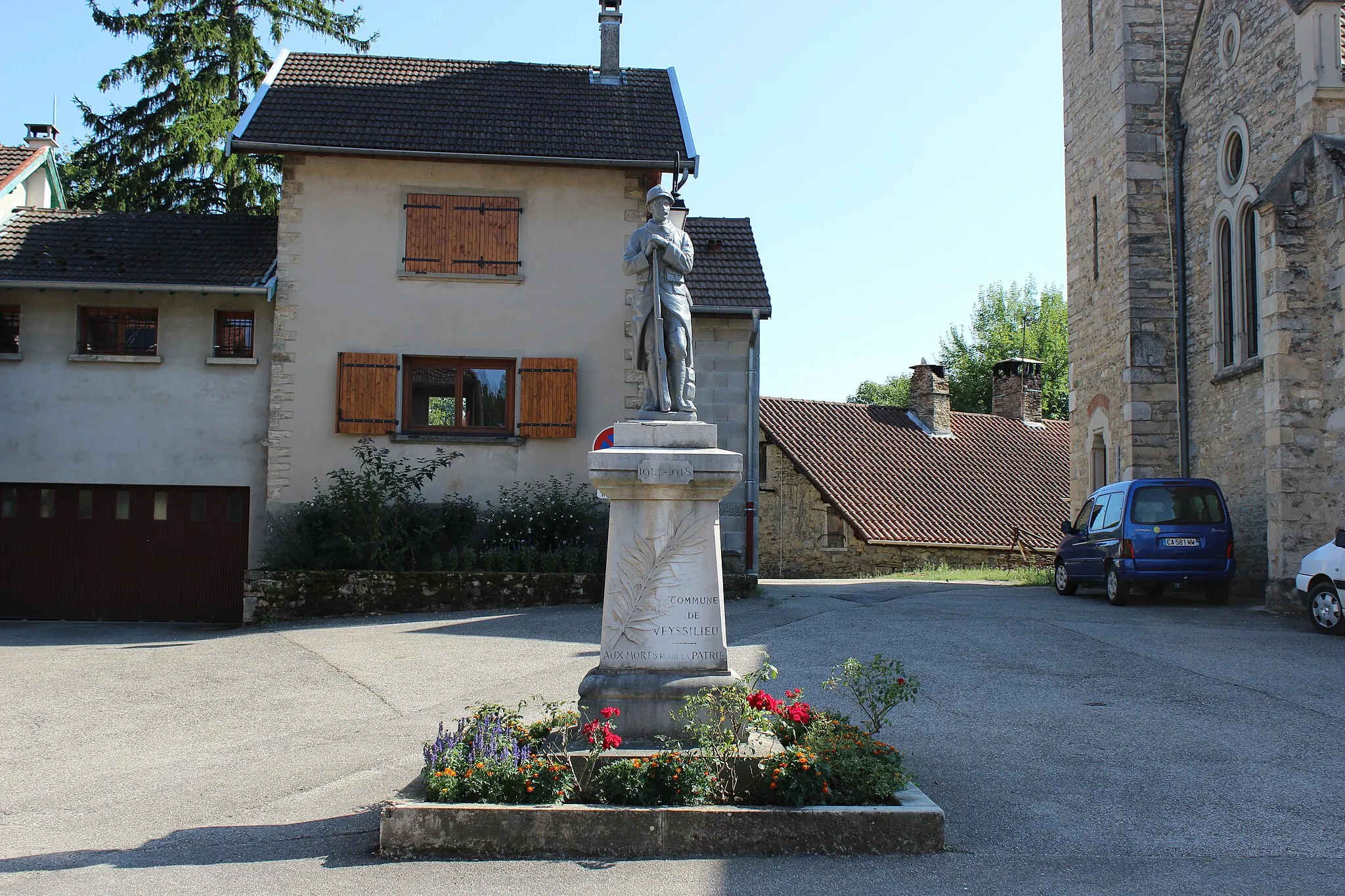 Photo showing: Monument aux morts de Veyssilieu.