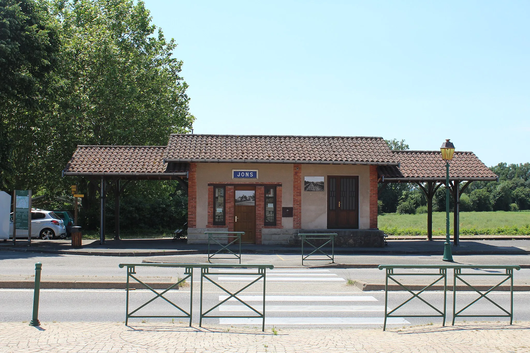 Photo showing: Gare de Jons.