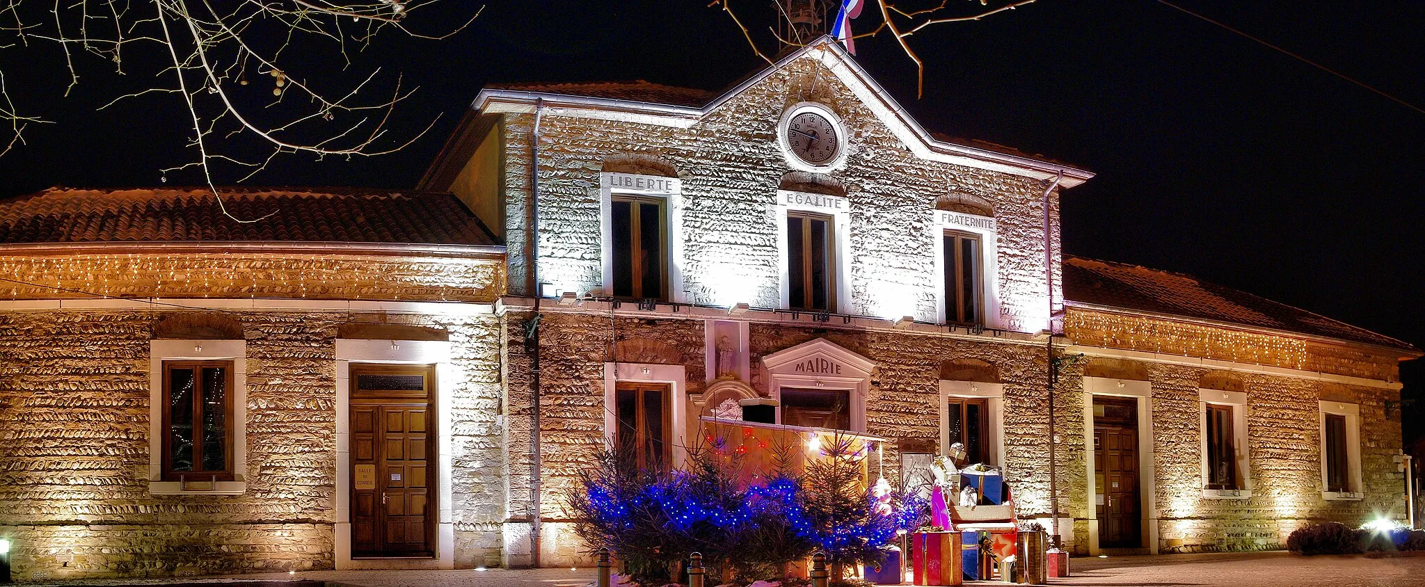 Photo showing: Mairie de Jons