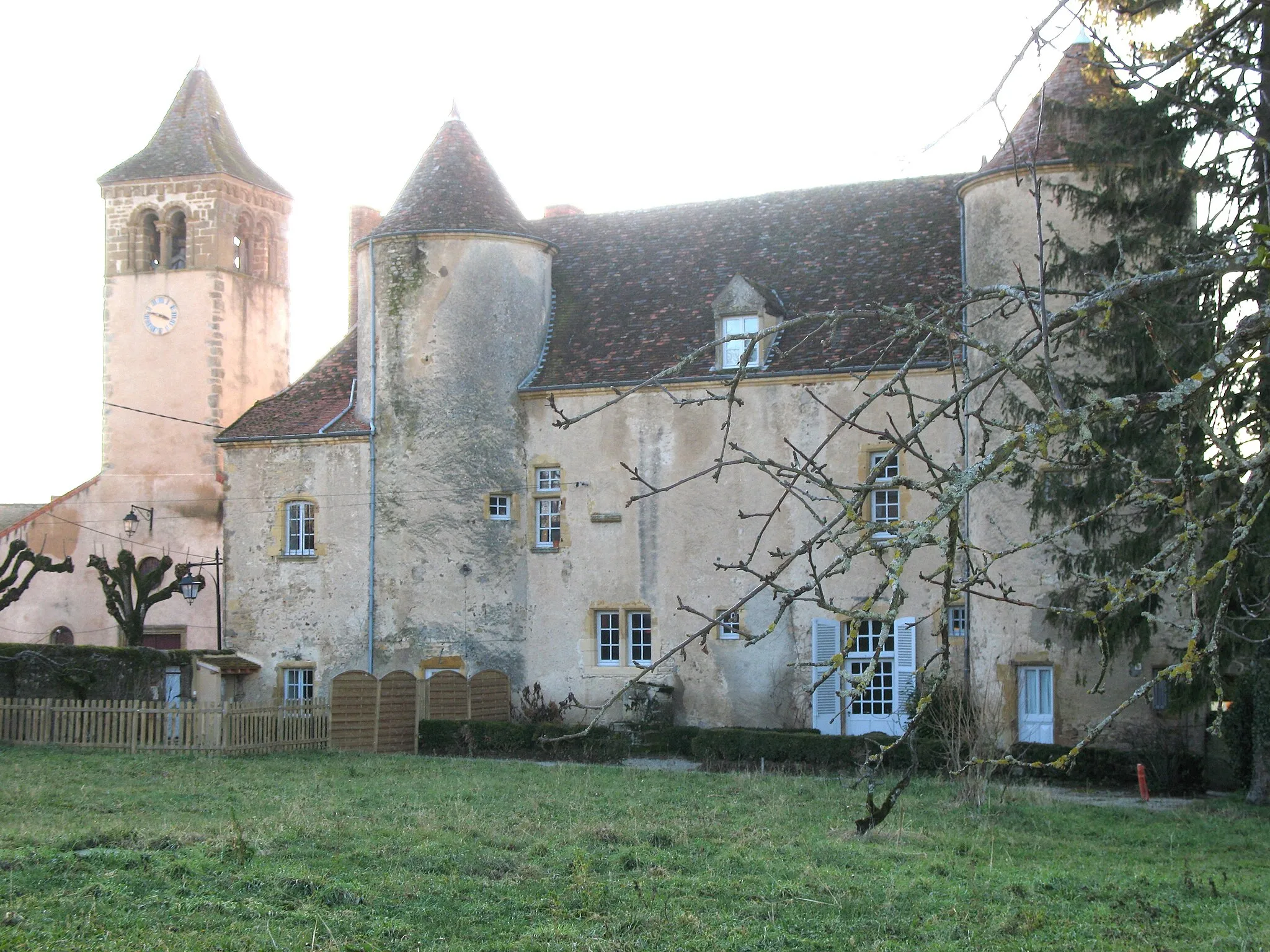 Photo showing: château d'Oyé (Saône-et-Loire)