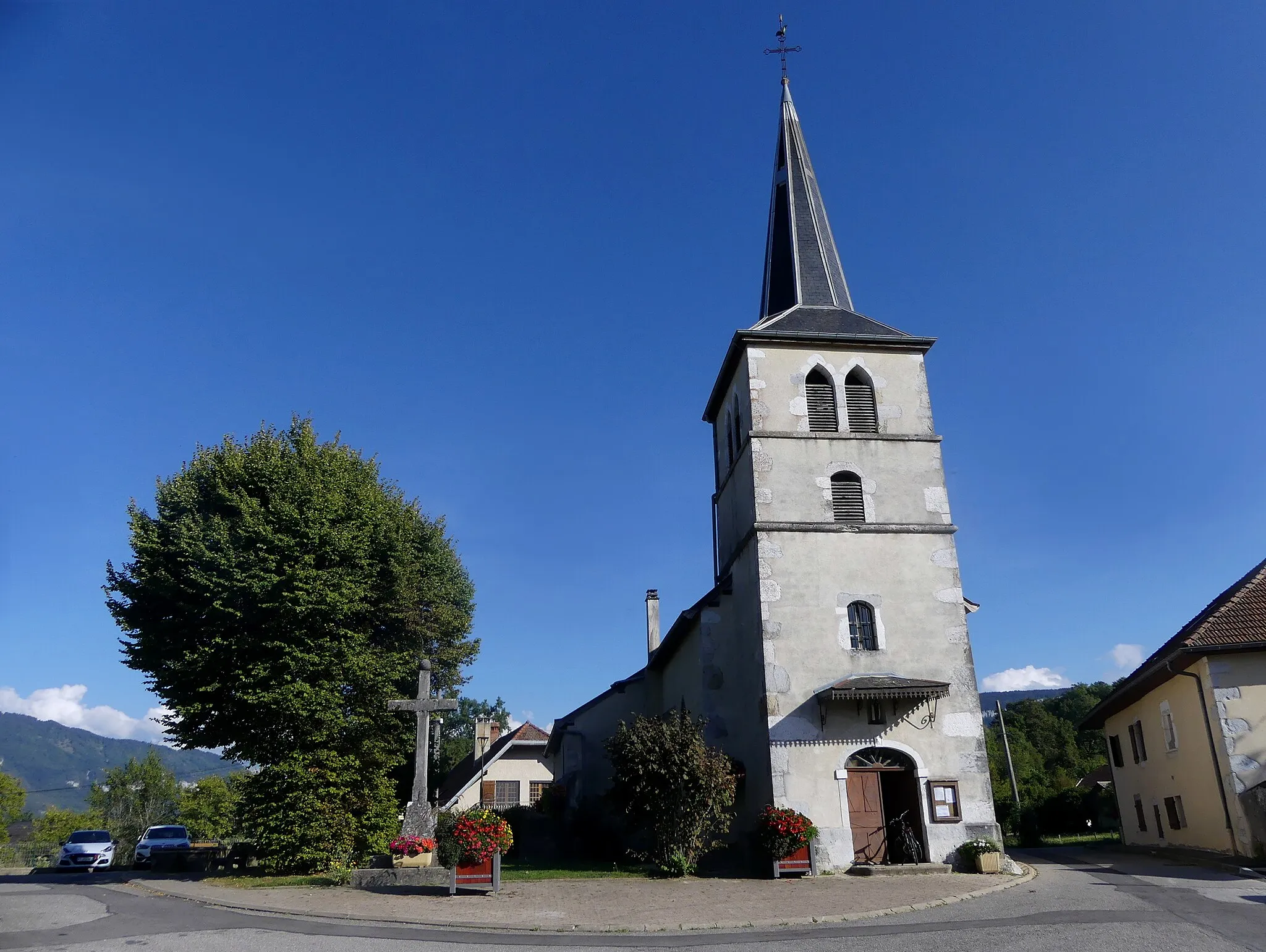 Photo showing: Sight of Chainaz-les-Frasses church bell tower, in Haute-Savoie, France.