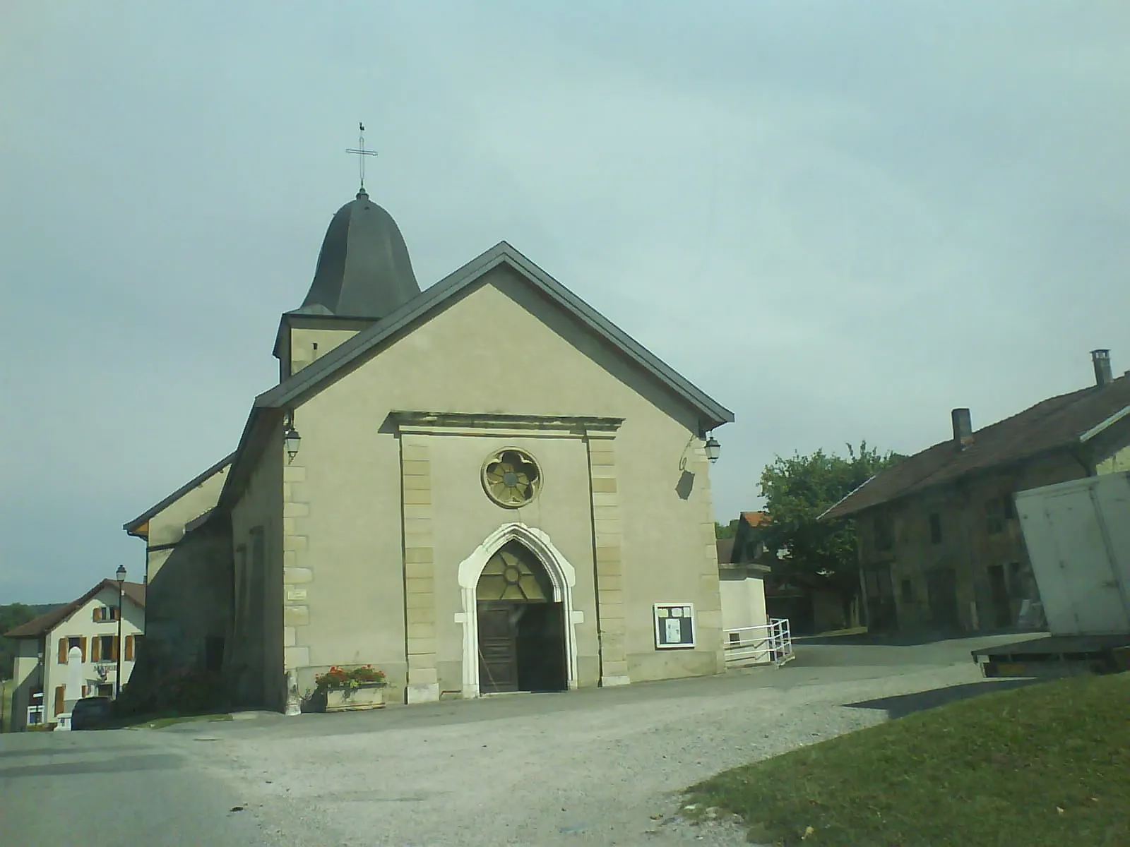 Photo showing: Vue de l'église paroissiale de Desingy