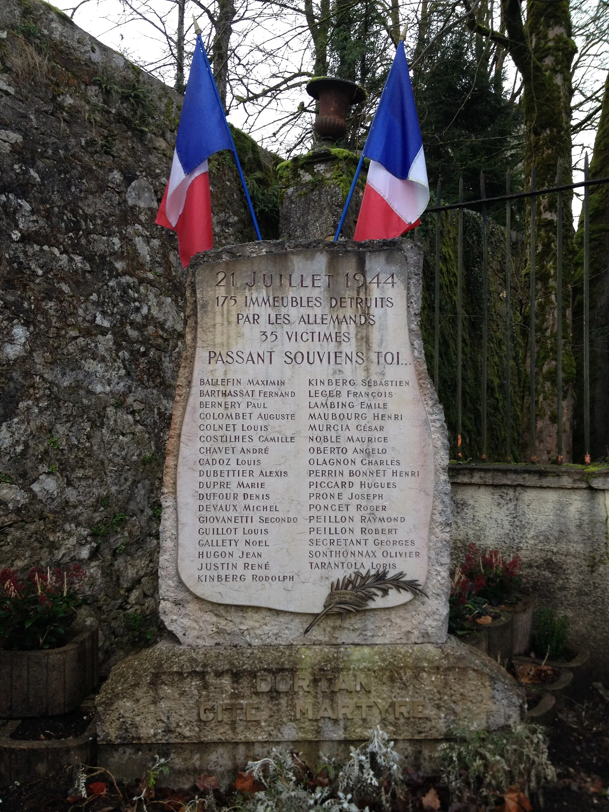 Photo showing: Monument du martyr à Dortan.