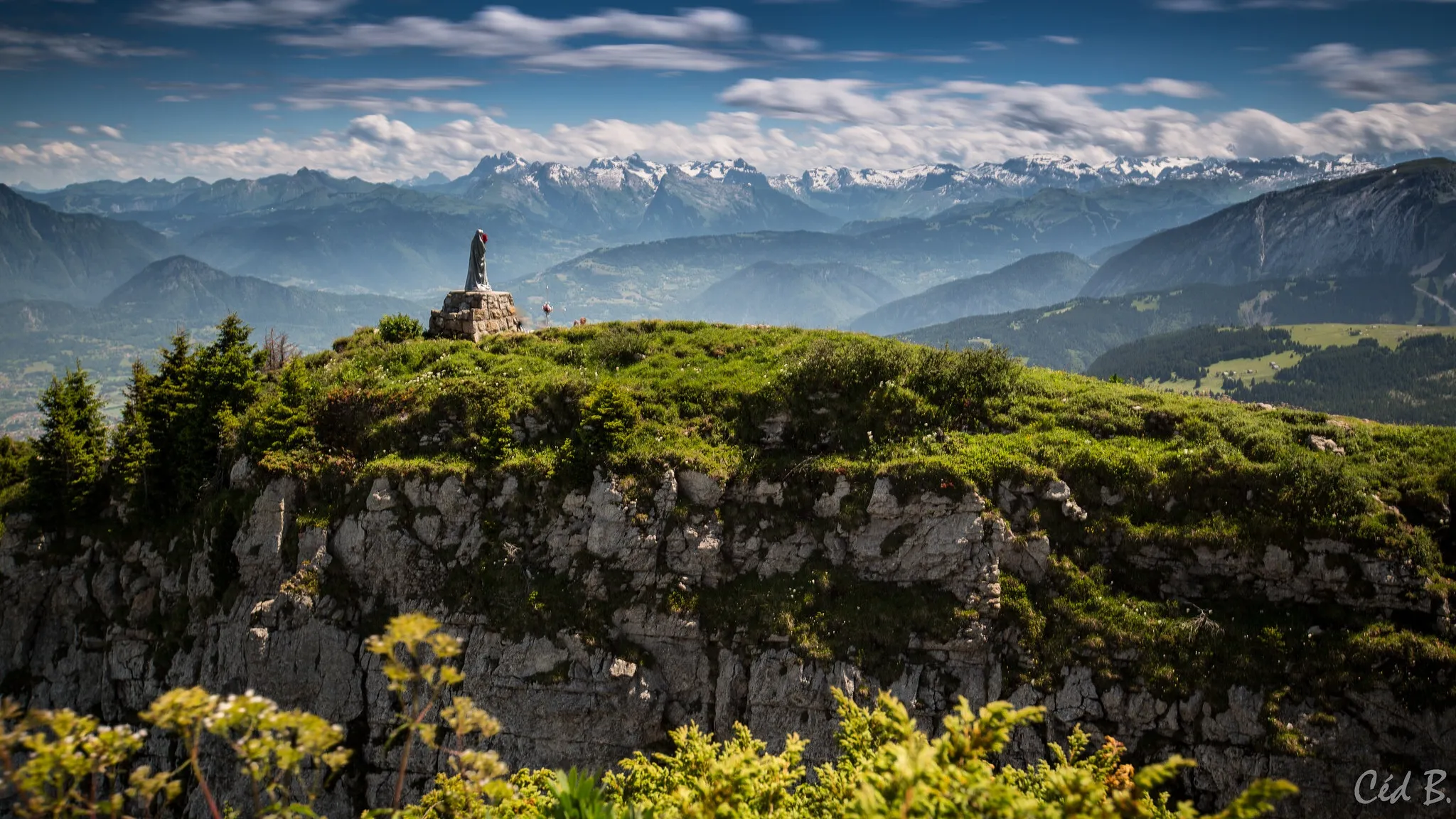 Photo showing: La vierge au sommet de la POINTE D'ANDEY