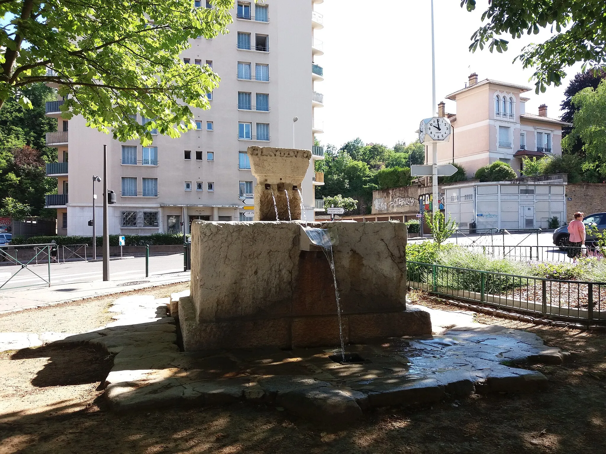 Photo showing: Fontaine.