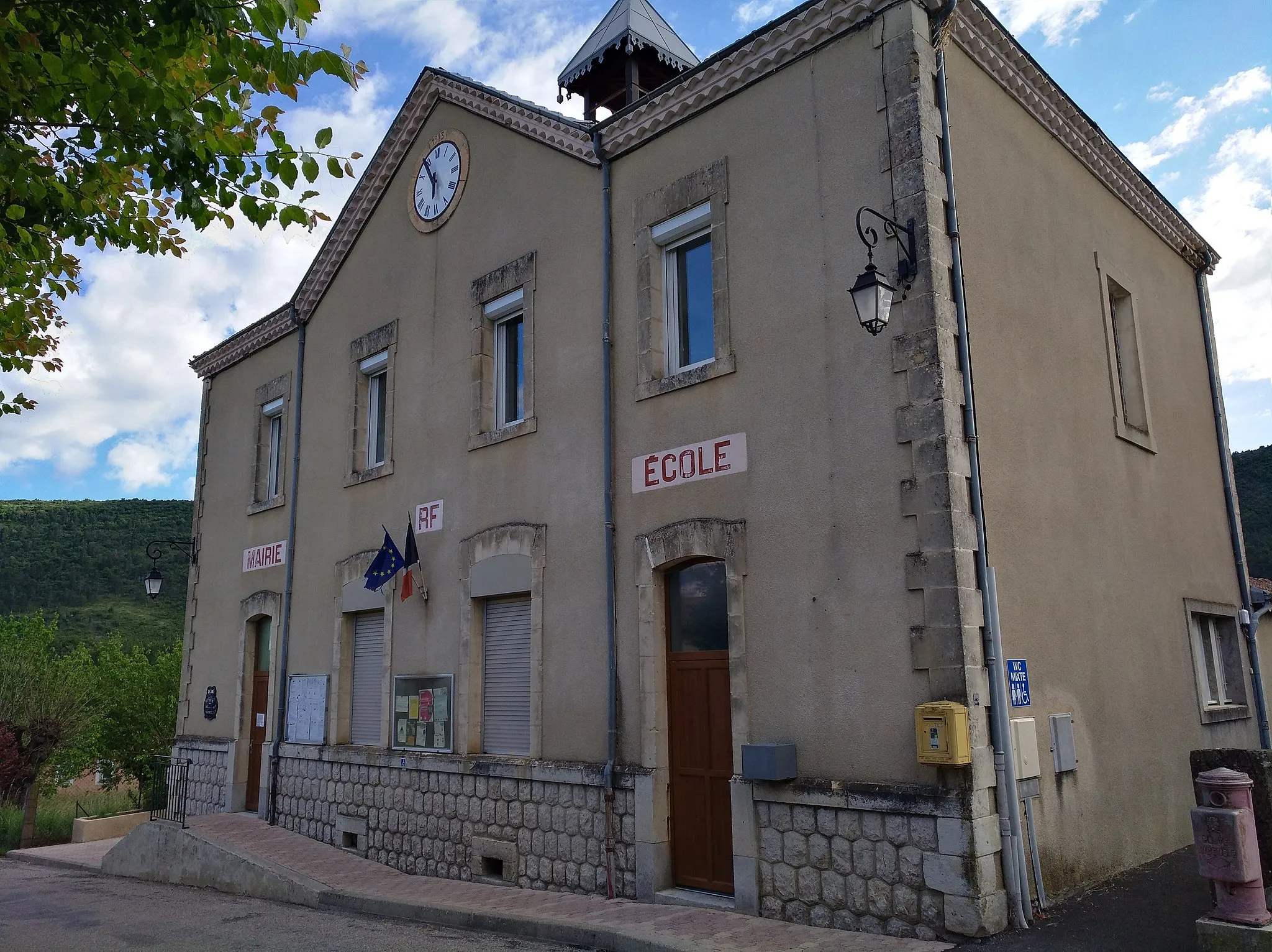 Photo showing: Vue de la mairie de Marignac-en-Diois, dans la Drôme.