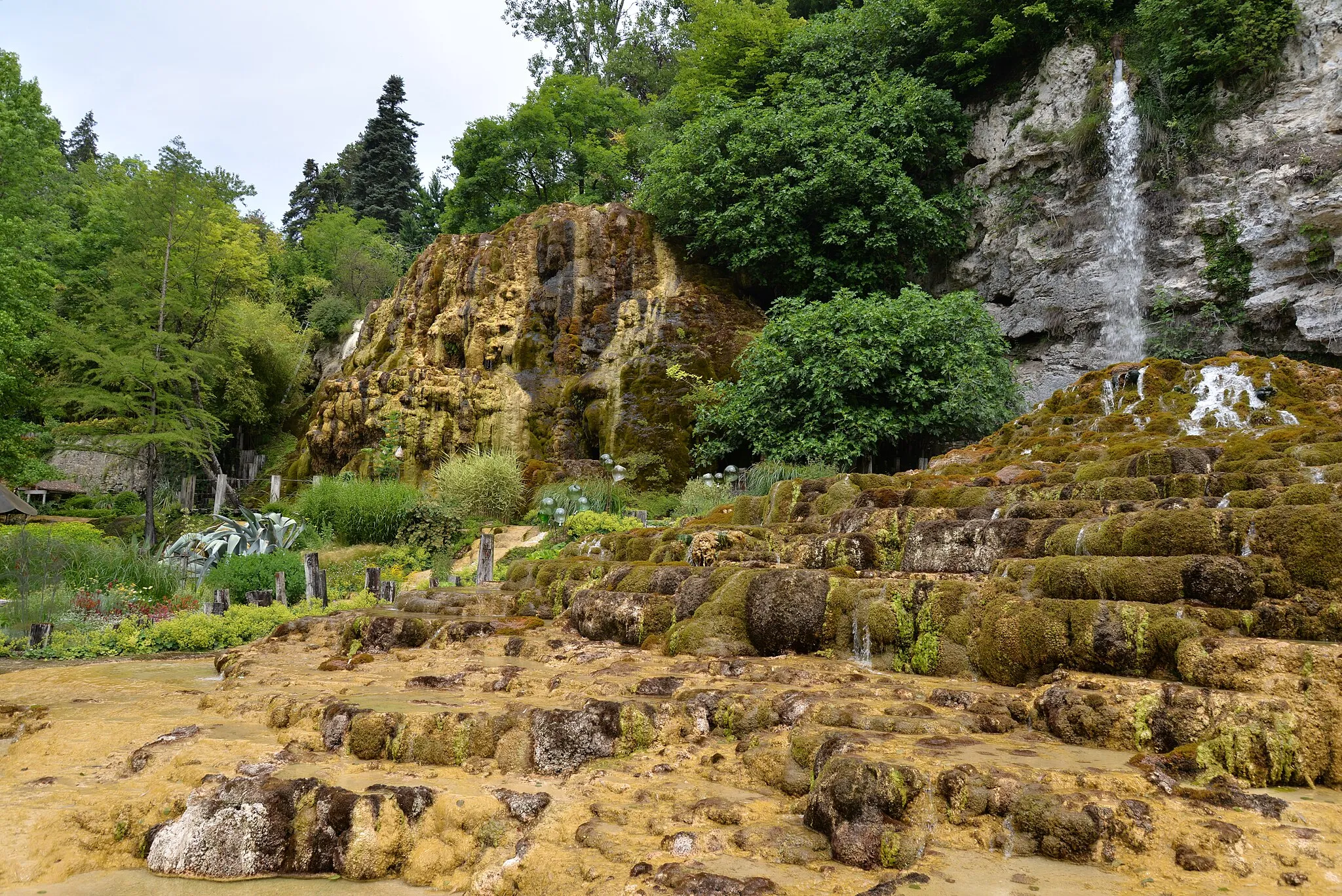 Photo showing: La Sône Jardin des fontaines pétrifiantes