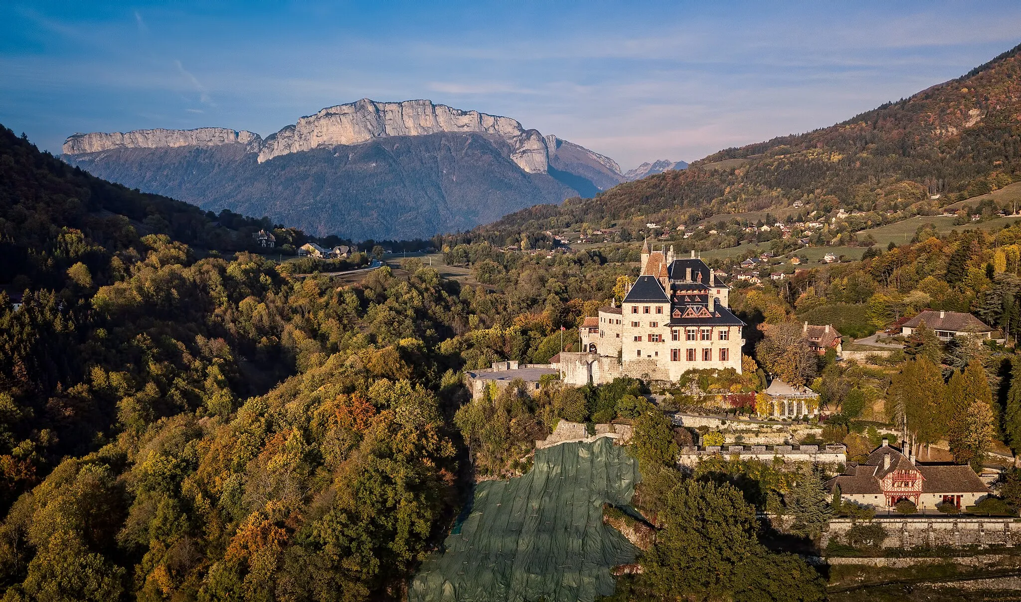 Photo showing: This building is indexed in the base Mérimée, a database of architectural heritage maintained by the French Ministry of Culture, under the reference PA00118469 .