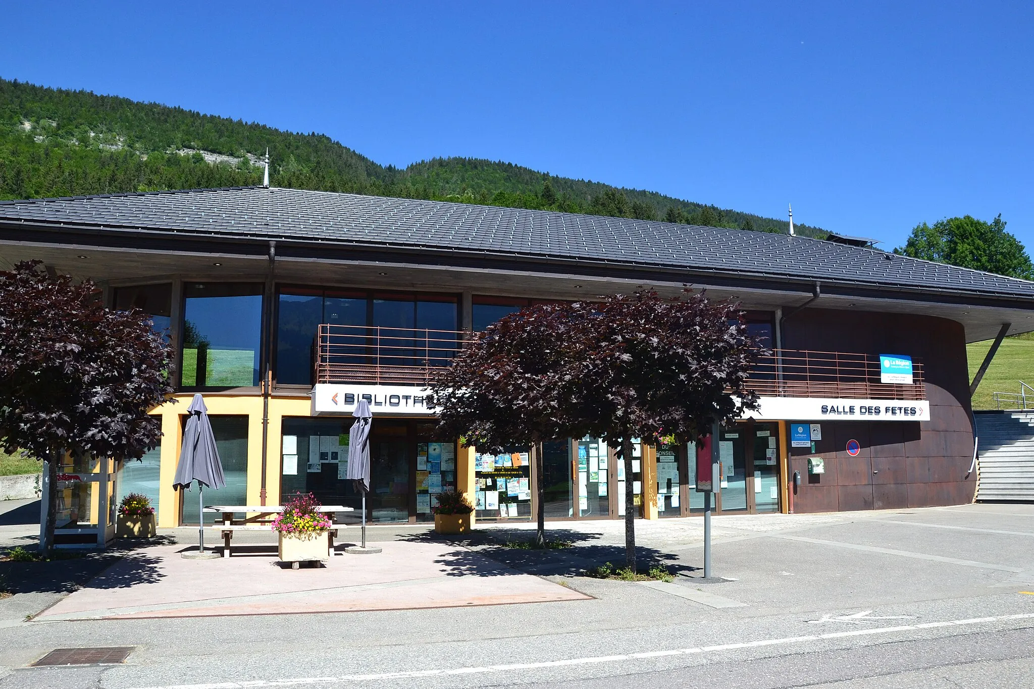 Photo showing: Town hall, library and village hall of Leschaux, dept. Haute-Savoie, France