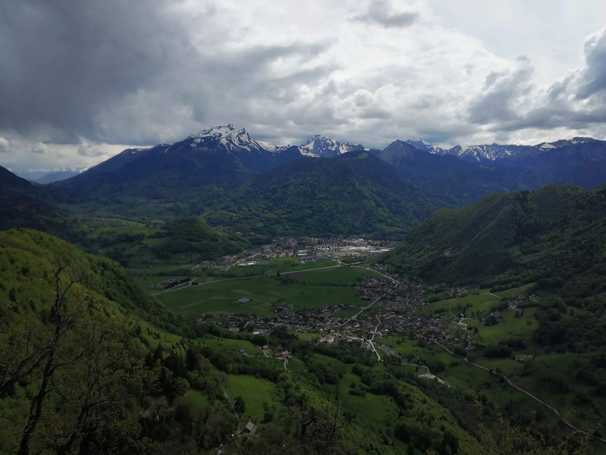 Photo showing: Faverges et Saint-Ferréol vus depuis le château de Montaigu au nord, Haute-Savoie, France