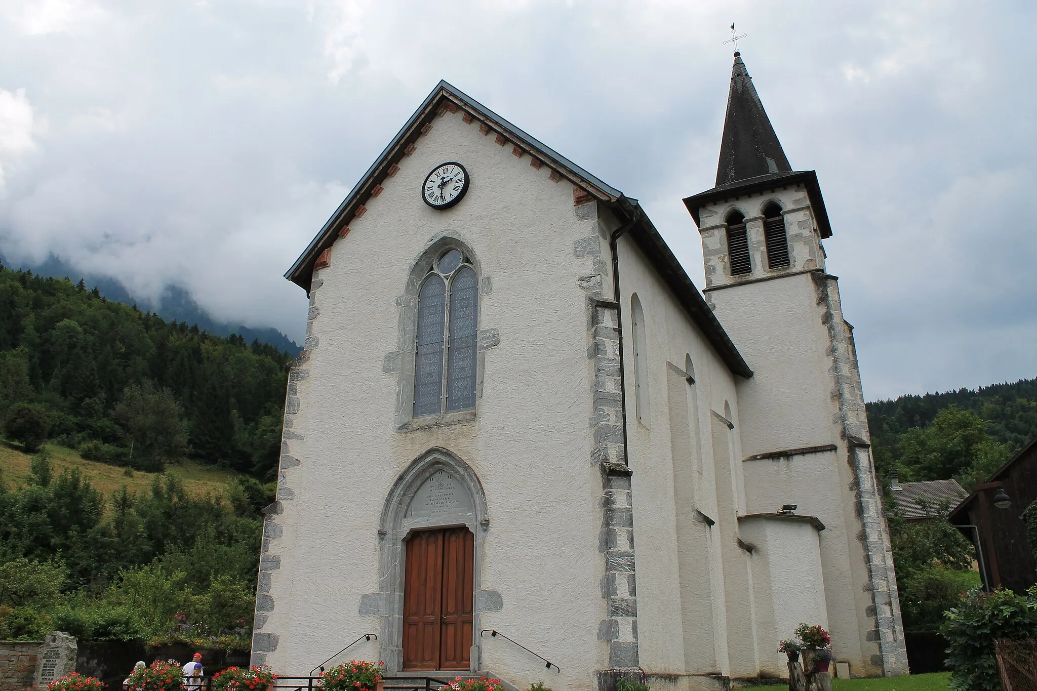 Photo showing: Façade et profil de l'église Sainte-Colombe