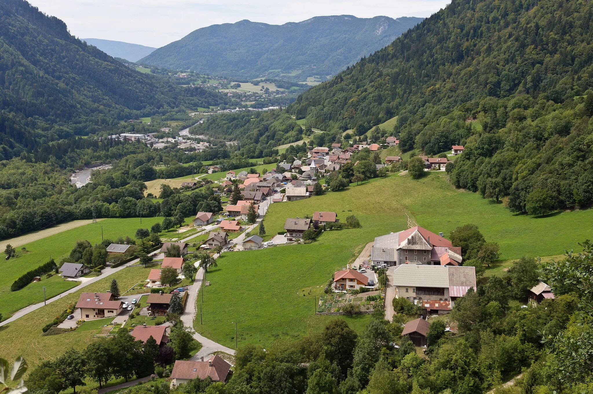 Photo showing: La Balme-de-Thuy along the Fier River in the Aravis, Haute-Savoie, France.