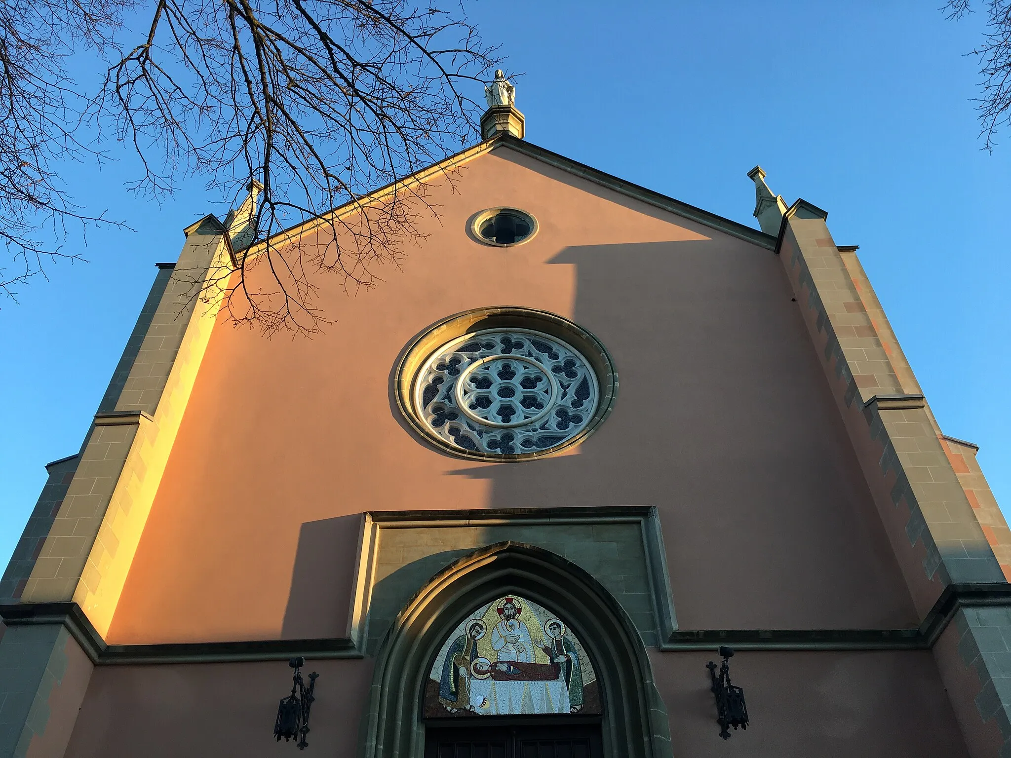 Photo showing: Front view of the Catholic Church of Bernex