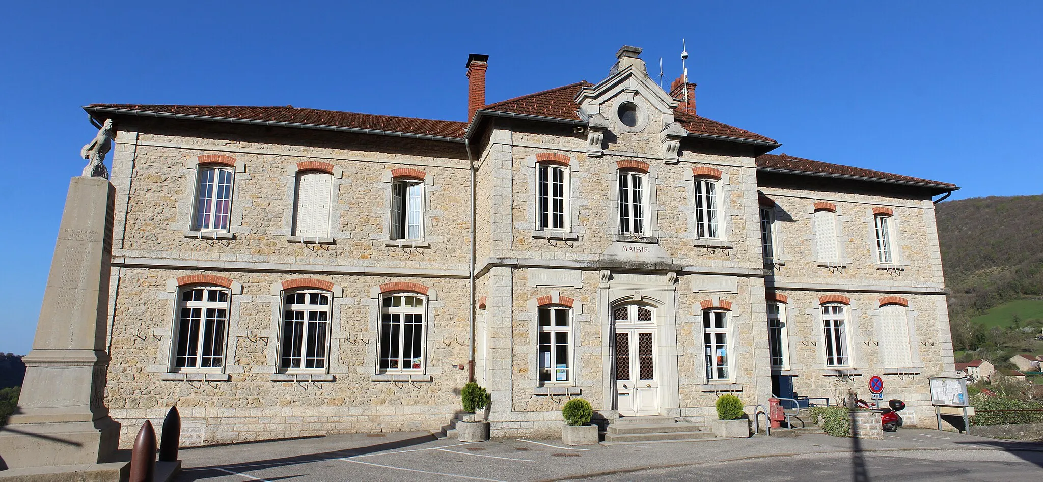 Photo showing: Mairie de Bénonces.