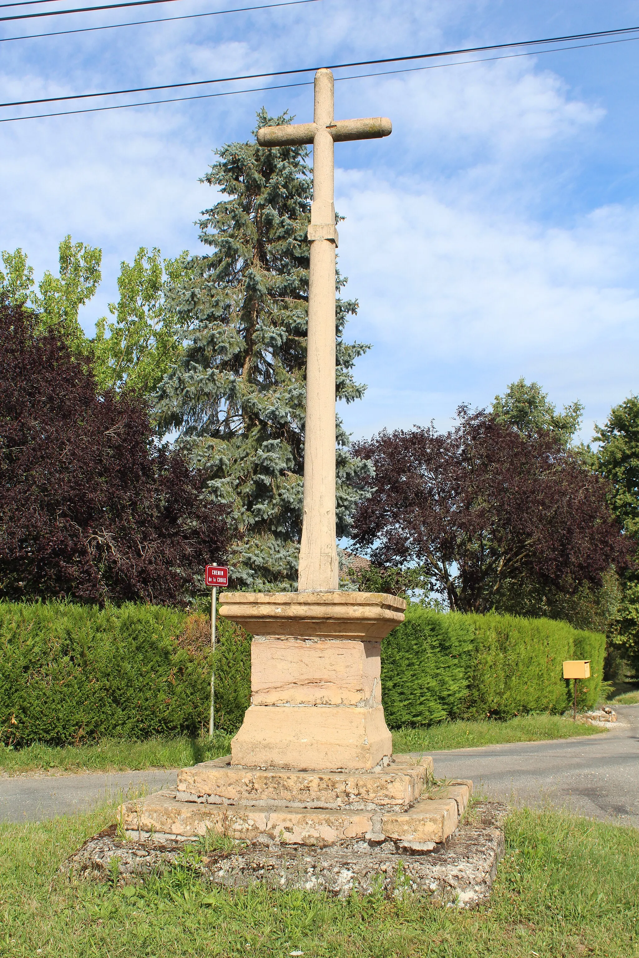 Photo showing: Croix de chemin au hameau de Rétissinge à Biziat.