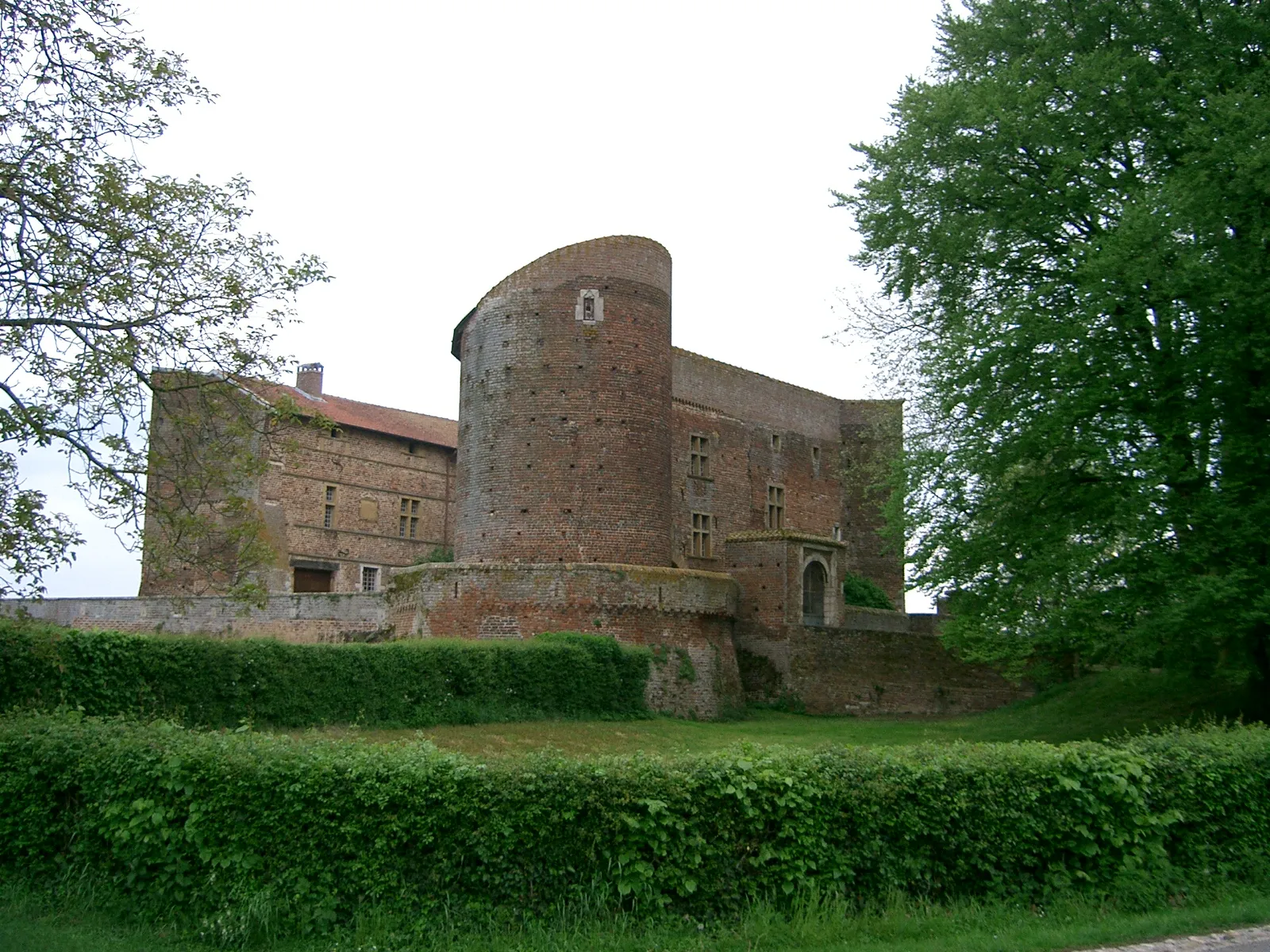 Photo showing: château de Bouligneux dans la Dombes (département de l'Ain - France) - château fortifié des XIVe - XVIIe siècles