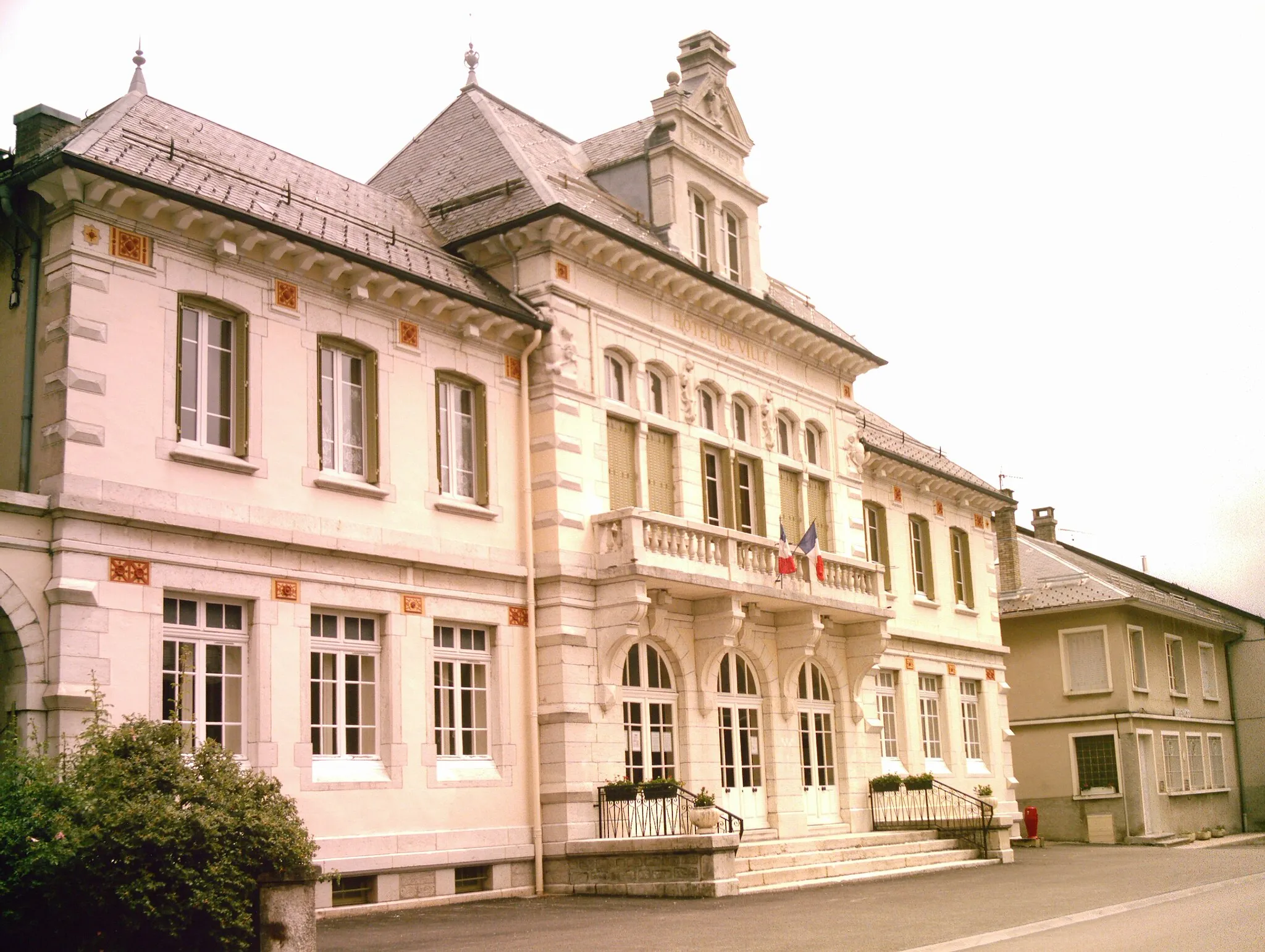 Photo showing: L'hôtel de ville de Brénod (Ain, FRANCE=