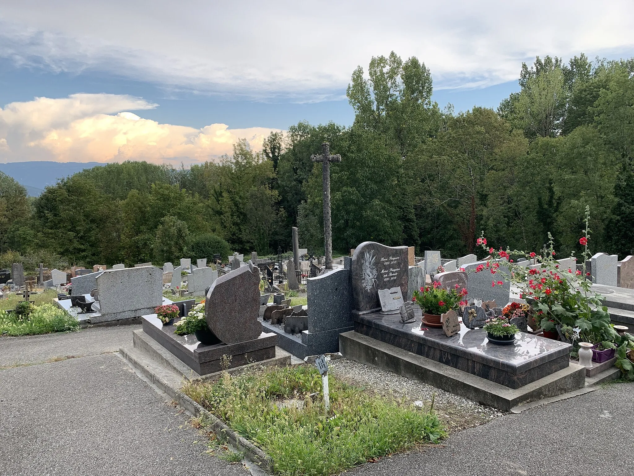 Photo showing: Cimetière de Ceyzérieu.