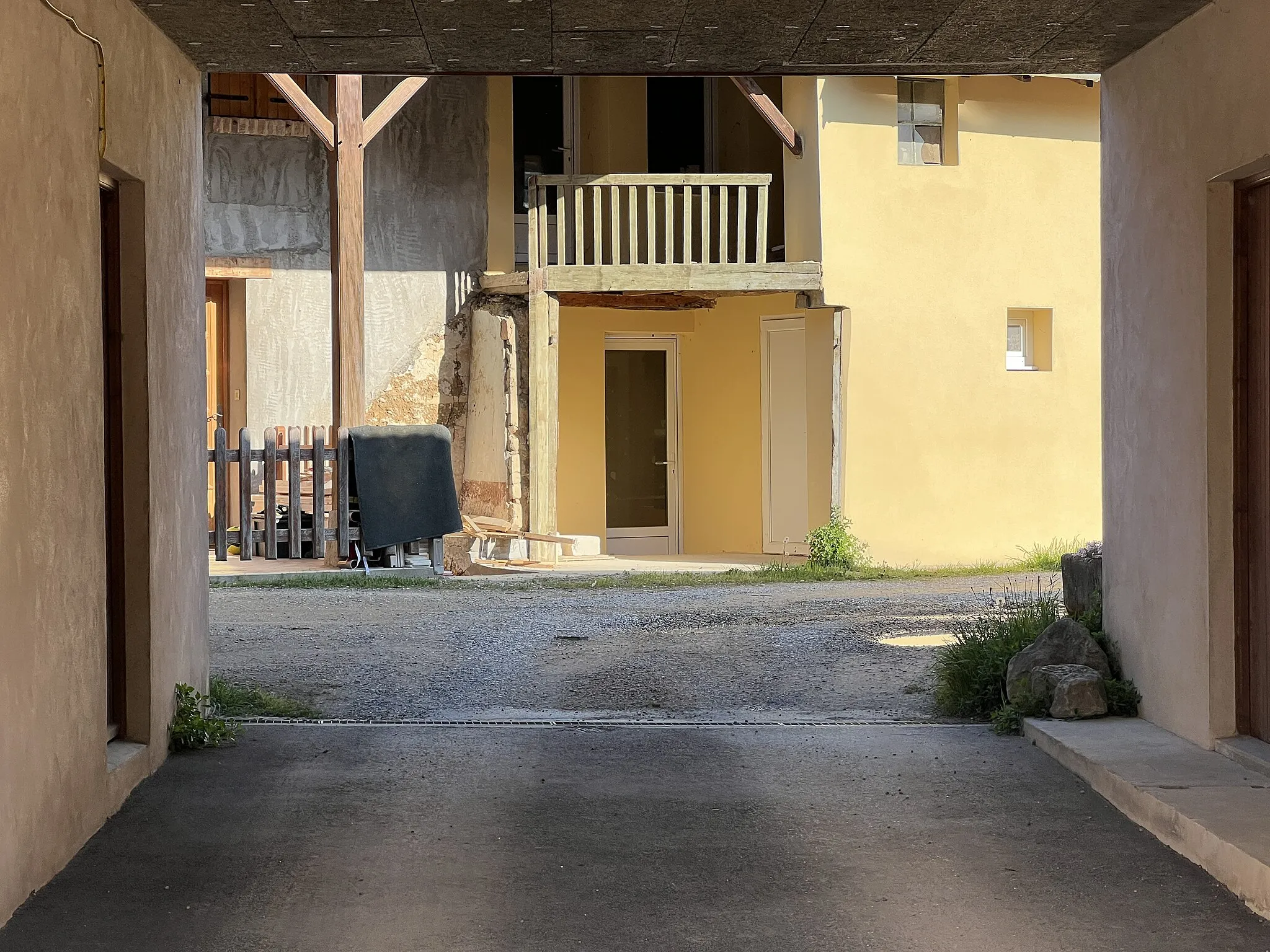 Photo showing: Impasse de la Porche, Chanoz-Châtenay.