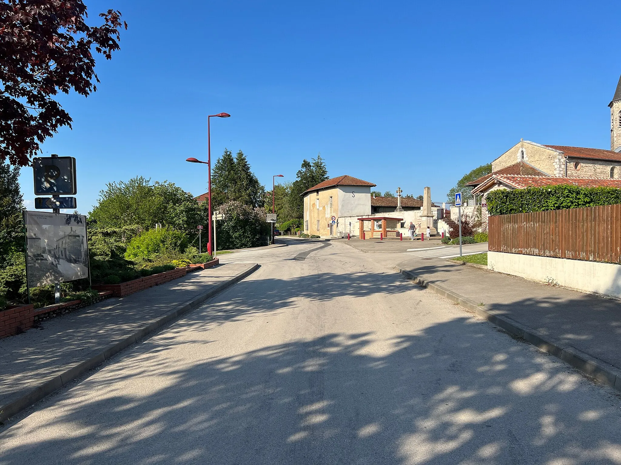 Photo showing: Rue Principale, Chanoz-Châtenay.