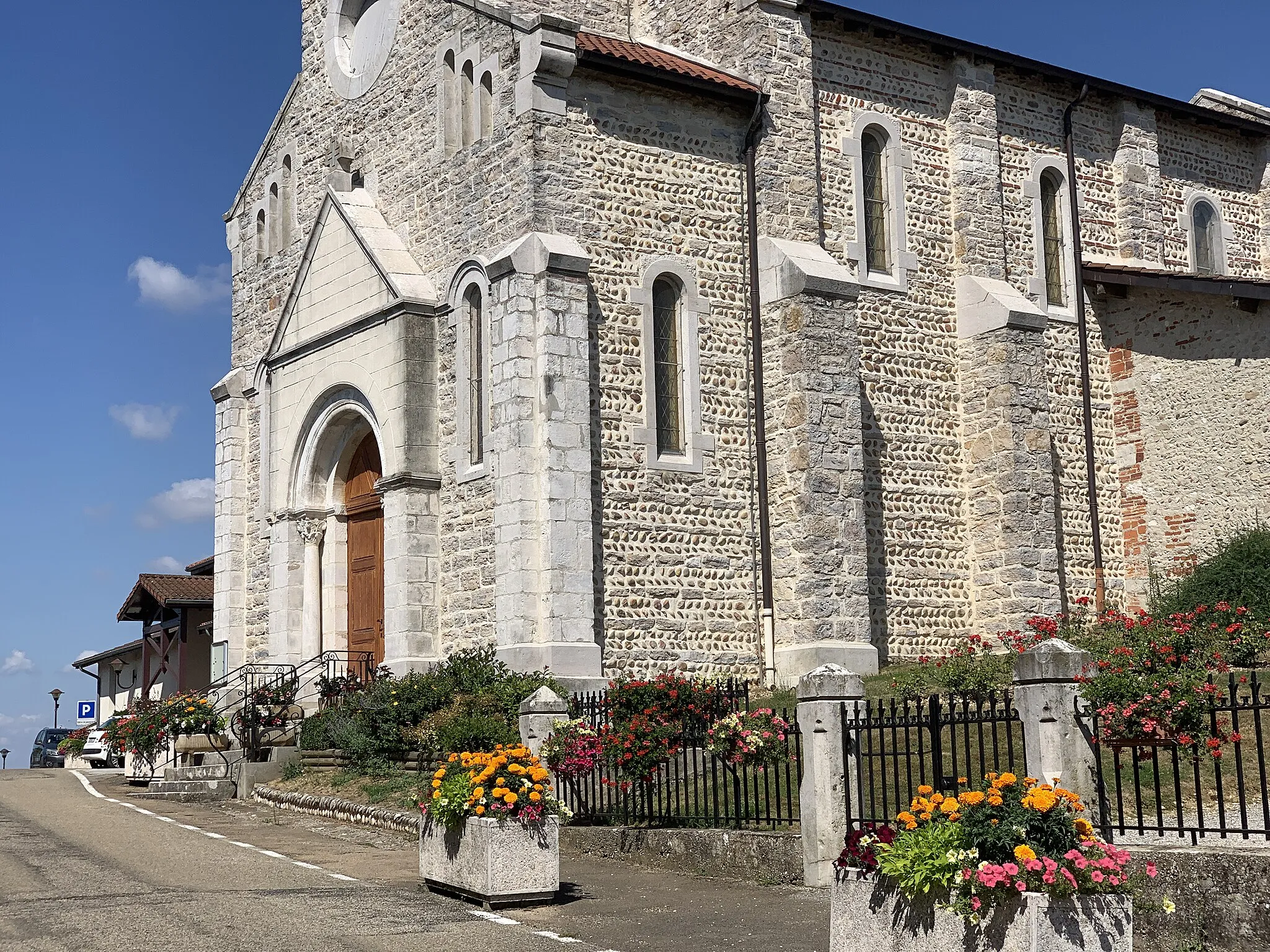 Photo showing: Église Saint-Pierre de Châtenay, Ain.