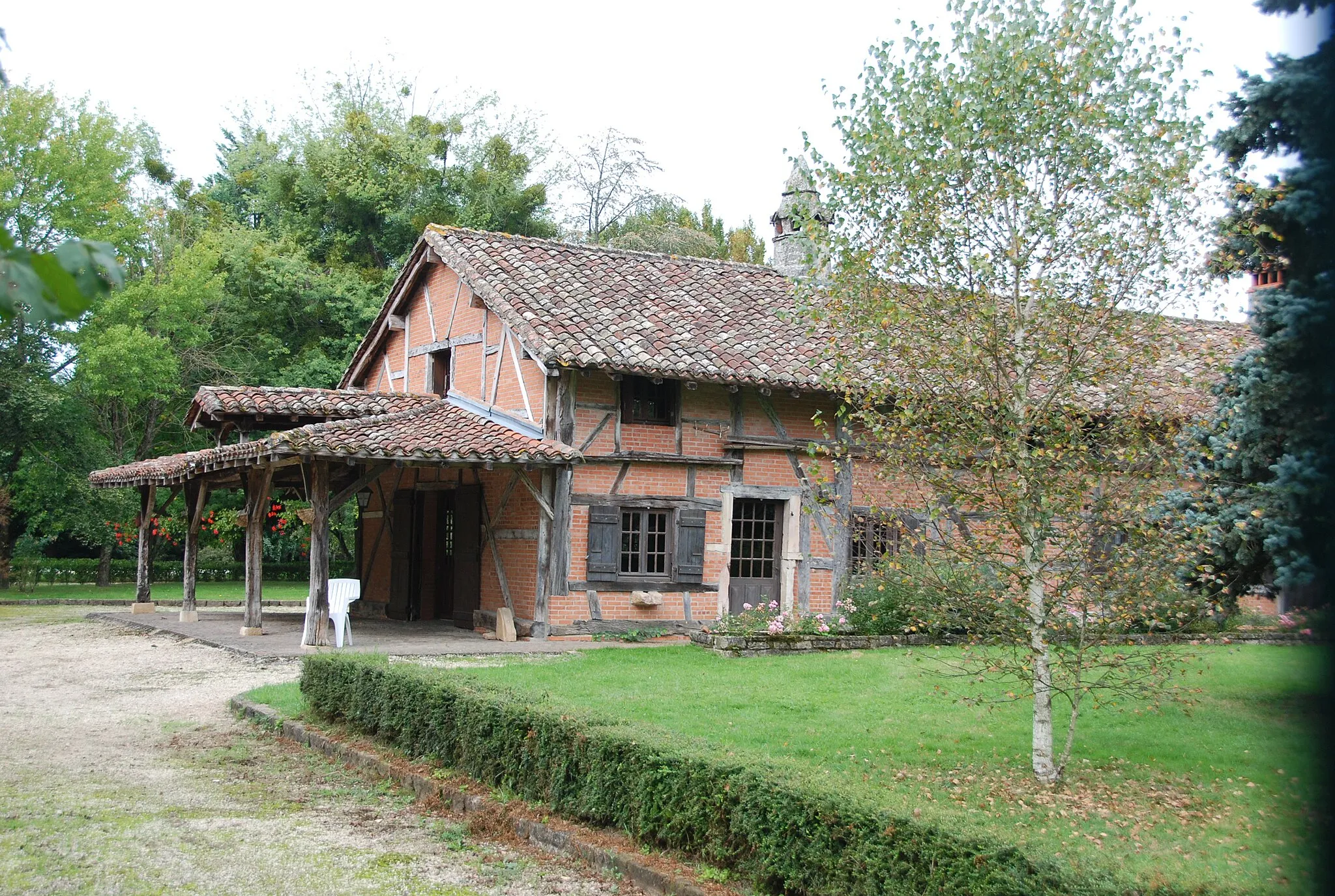 Photo showing: This building is indexed in the base Mérimée, a database of architectural heritage maintained by the French Ministry of Culture, under the reference PA00116379 .